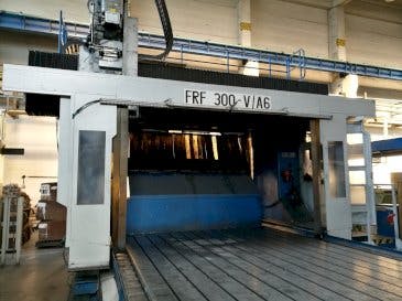 Linke Seitenansicht der TOS FRF 300 V/A6  Maschine