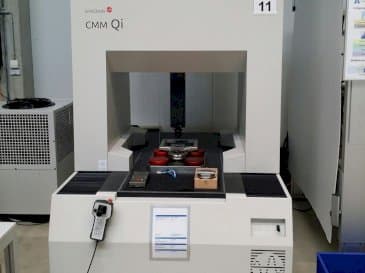 Frontansicht der EROWA CMM Qi Maschine