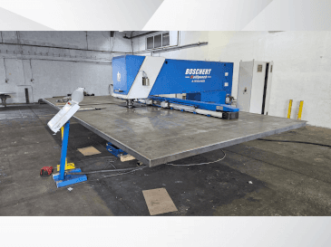 Frontansicht der BOSCHERT Multipunch 1500 x 3000  Maschine