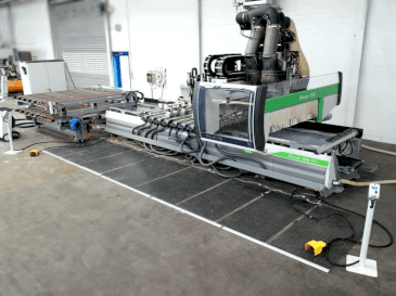 Frontansicht der BIESSE Rover C6  Maschine