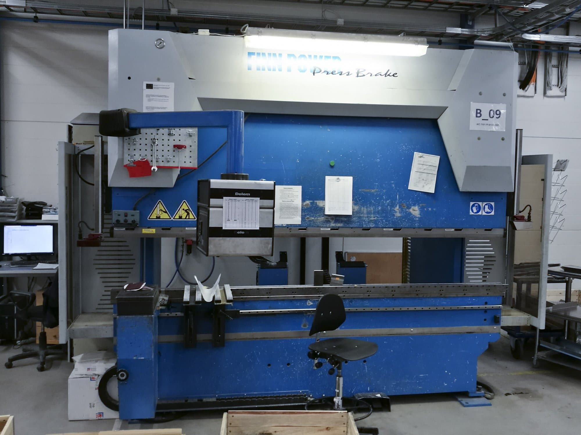 Frontansicht der Finn-Power B 125-3060 GC CL6 Maschine