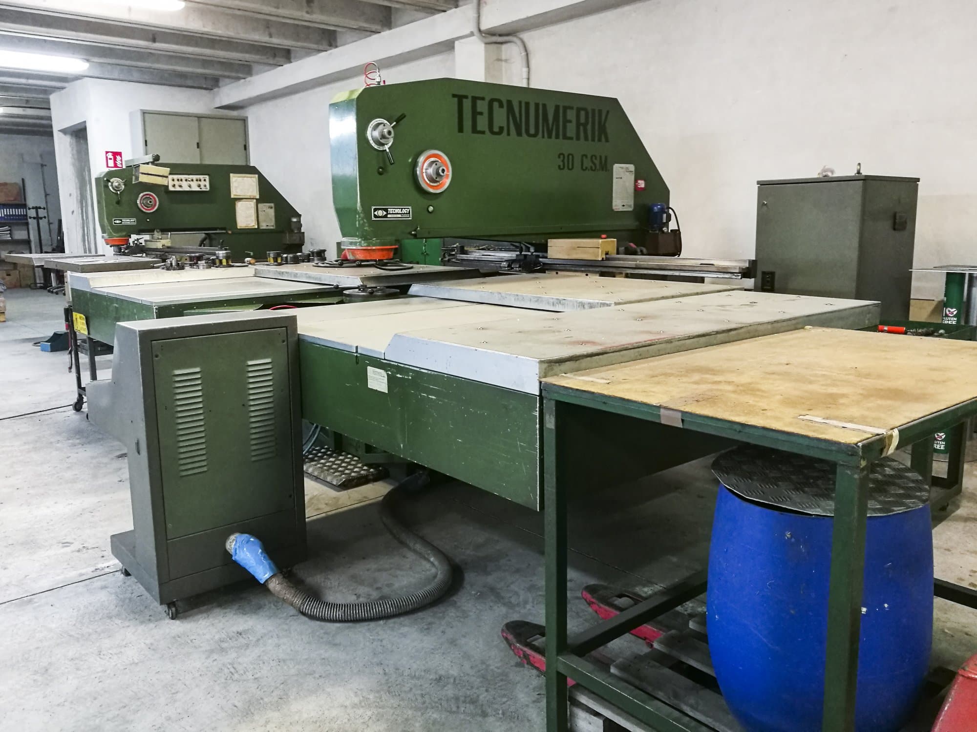 Rechte Ansicht der Tecnology Tecnumerik 30 C.S.M. Maschine