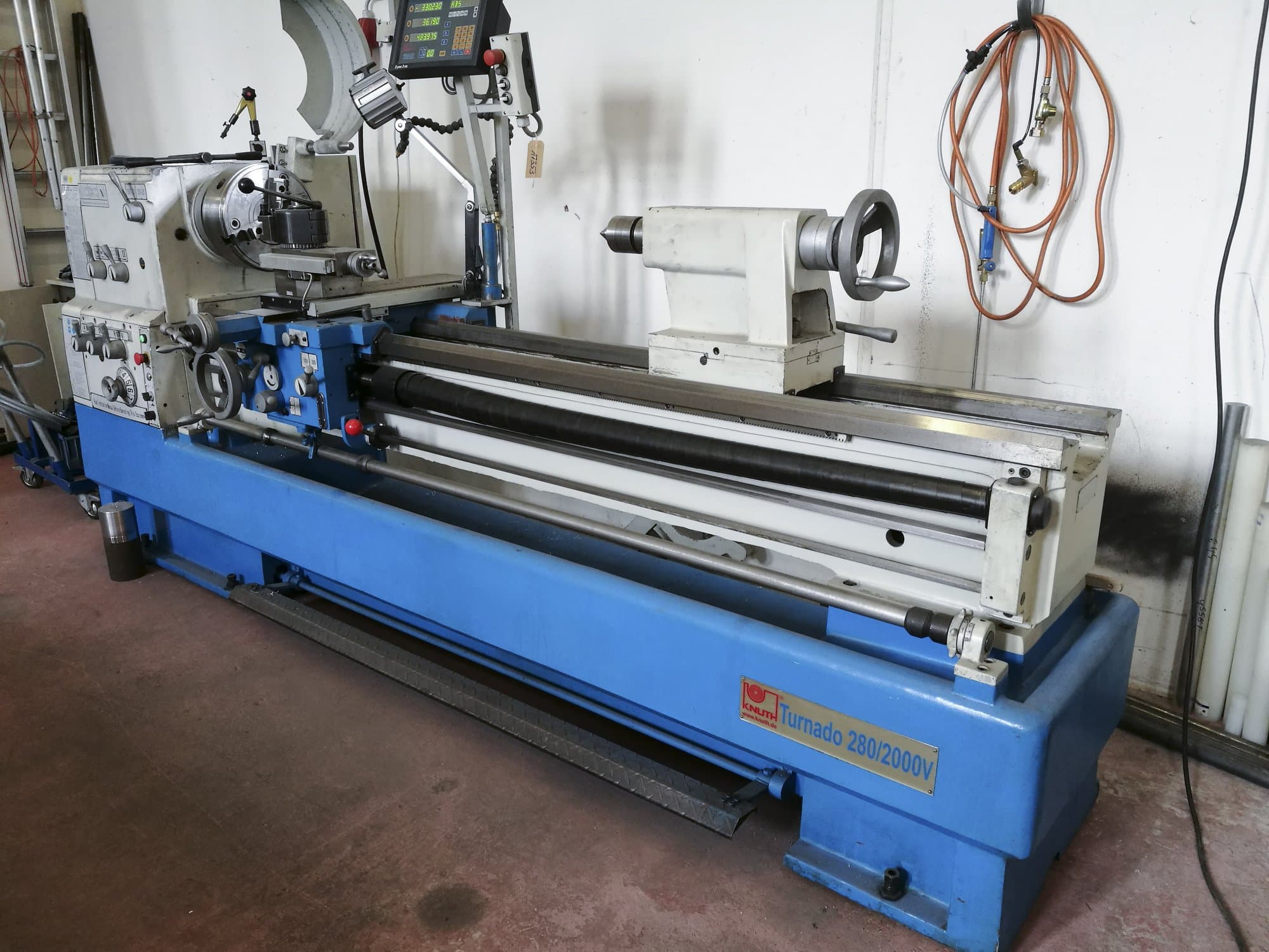 Rechte Ansicht der KNUTH Turnado 280/2000 V Maschine