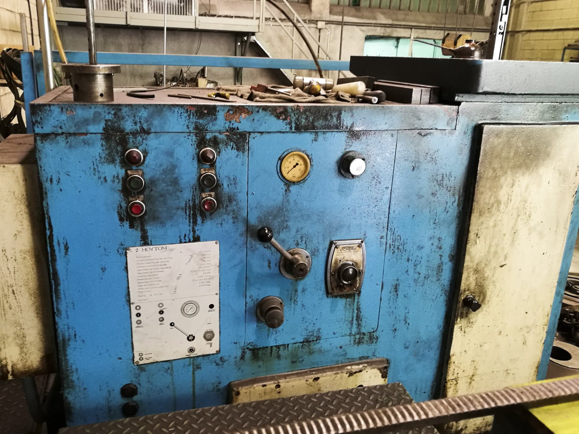 Frontansicht der Hoytom 700 H Maschine