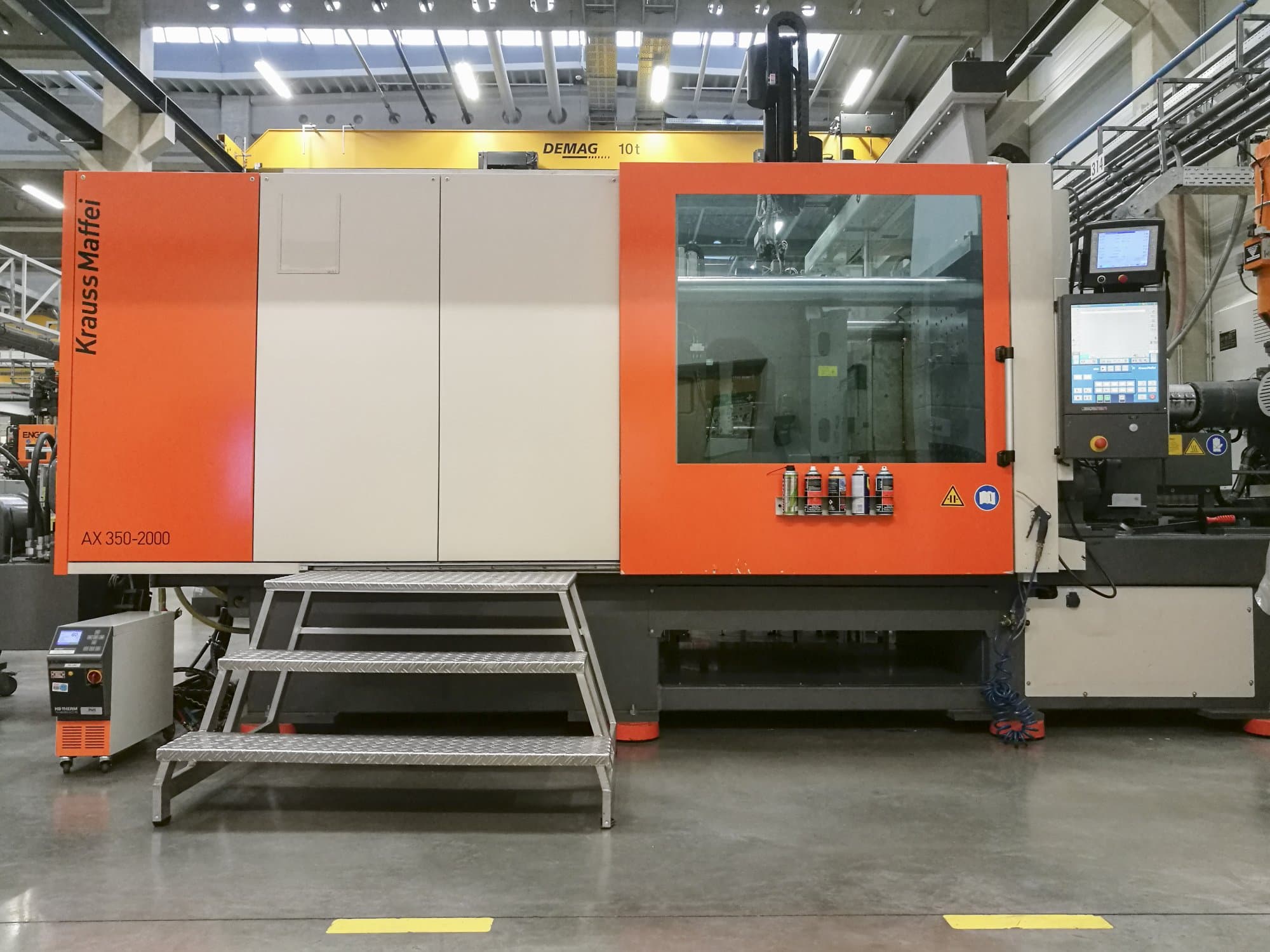 Vorderansicht der Krauss Maffei 350-2000 AX Maschine