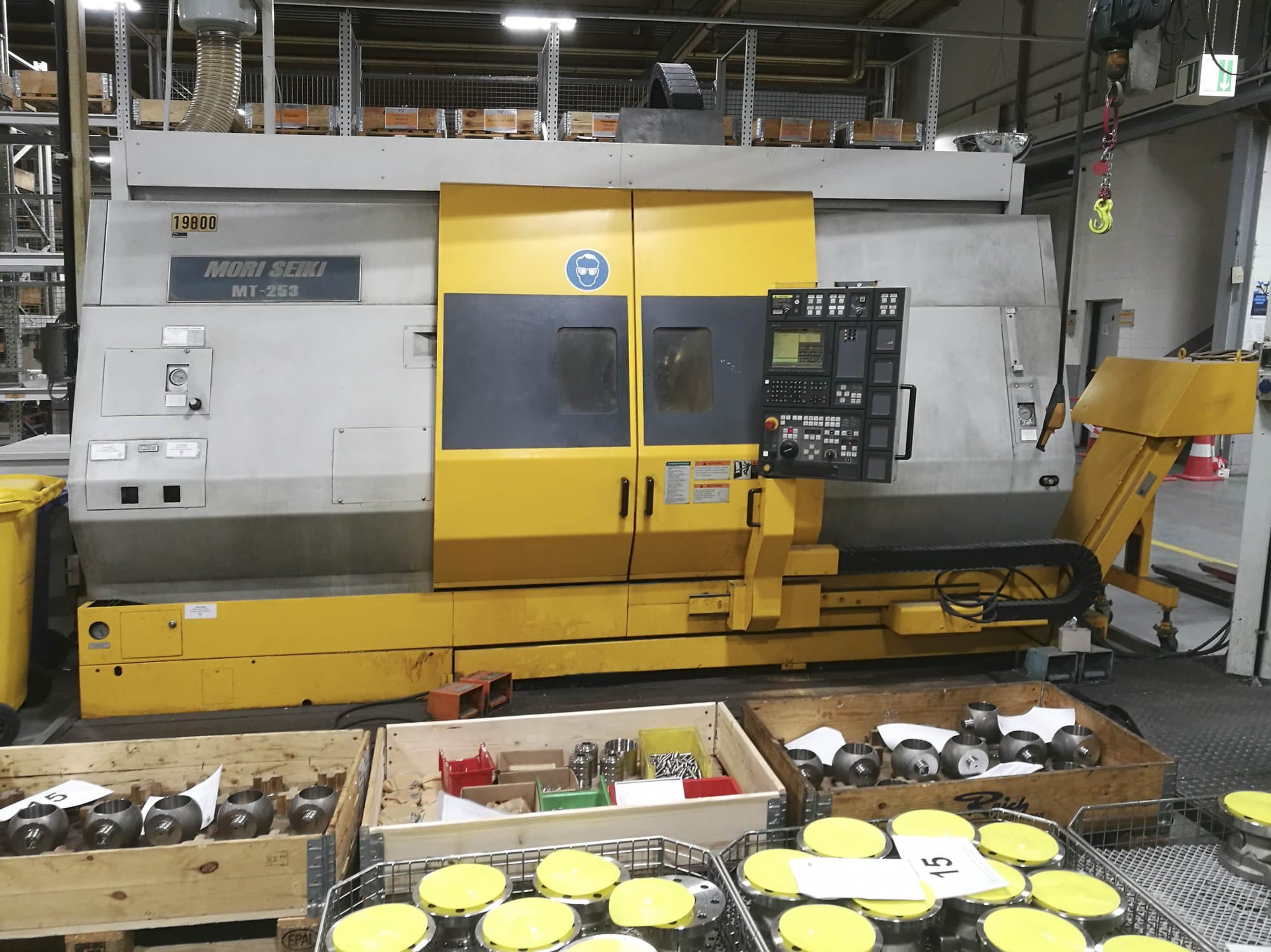 Frontansicht der MORI SEIKI MT-253/1000 Maschine