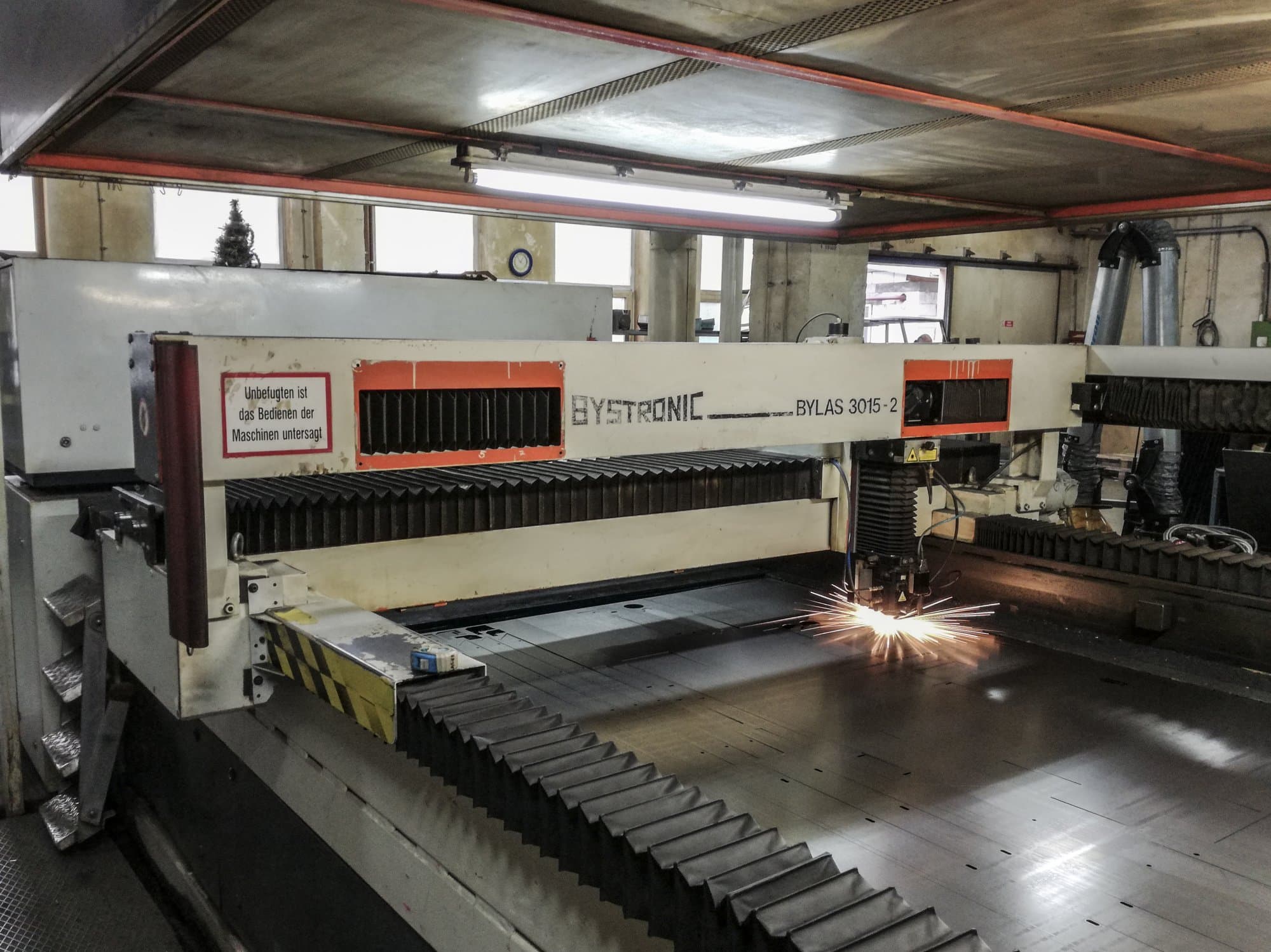 Linke Ansicht 1 der Bystronic Bylas 3015-2 Maschine