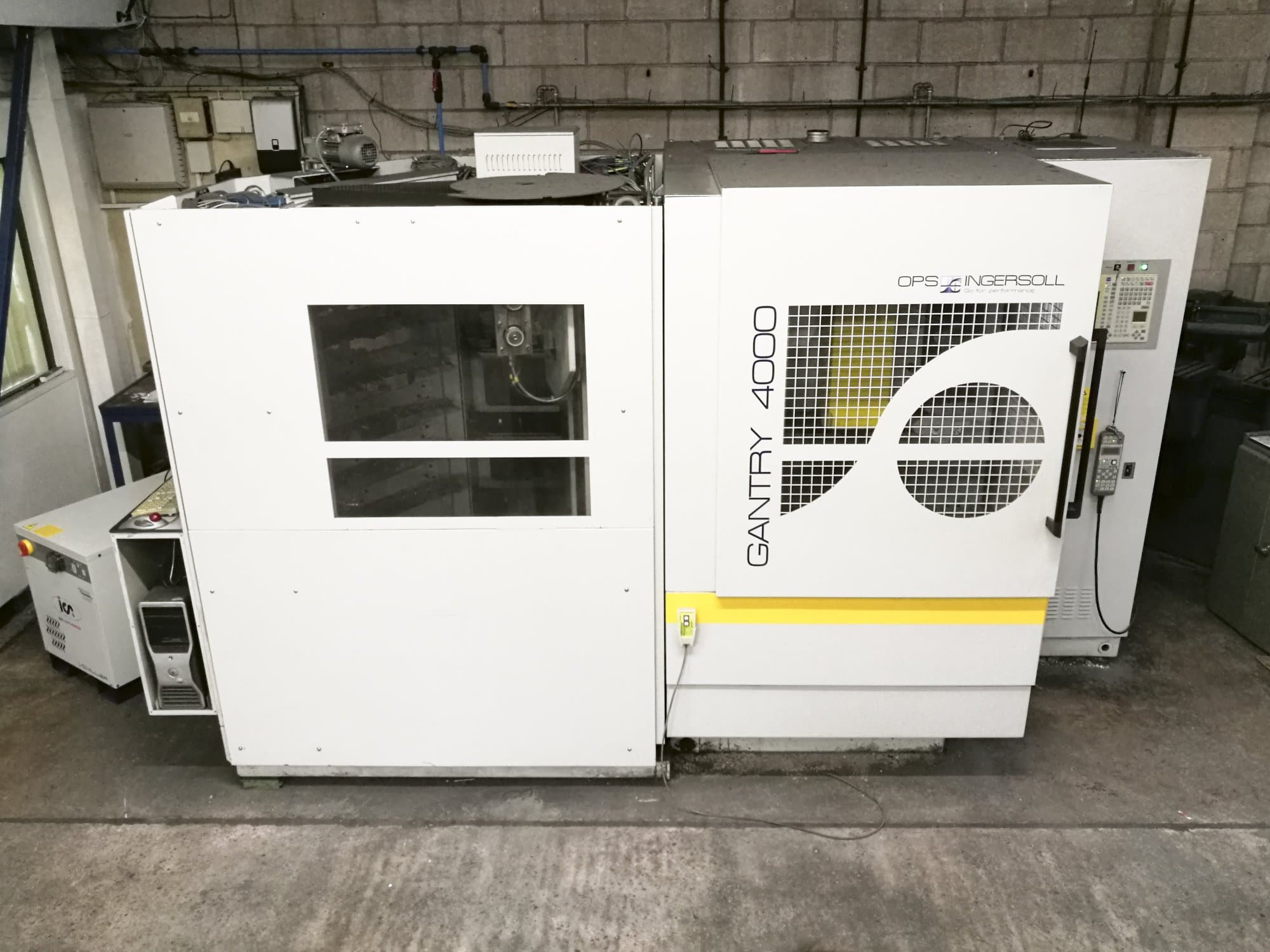 Frontansicht der OPS-INGERSOLL Gantry 4000 Maschine