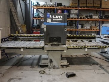 Frontansicht der LVD Delta 1000 EB Maschine