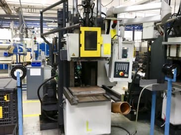 Frontansicht der Klöckner Desma 956.050 ZO Maschine