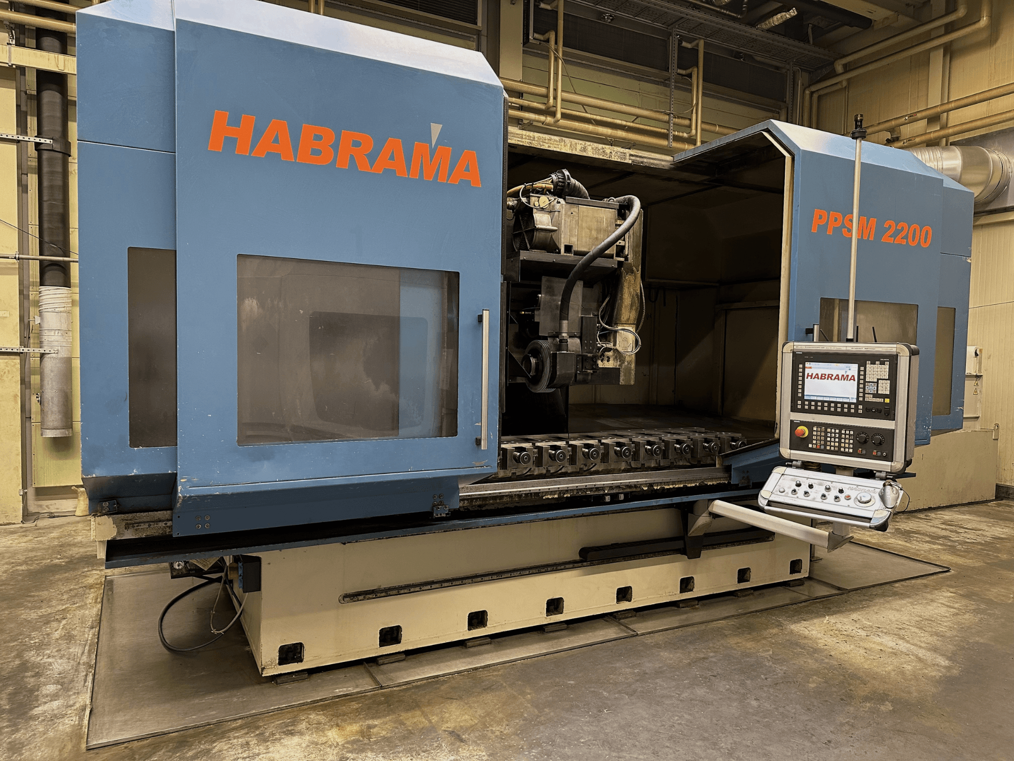 Habraman PPSM 2200 milling machine, front view, features control panel and visible tool holder with multiple clamping slots.