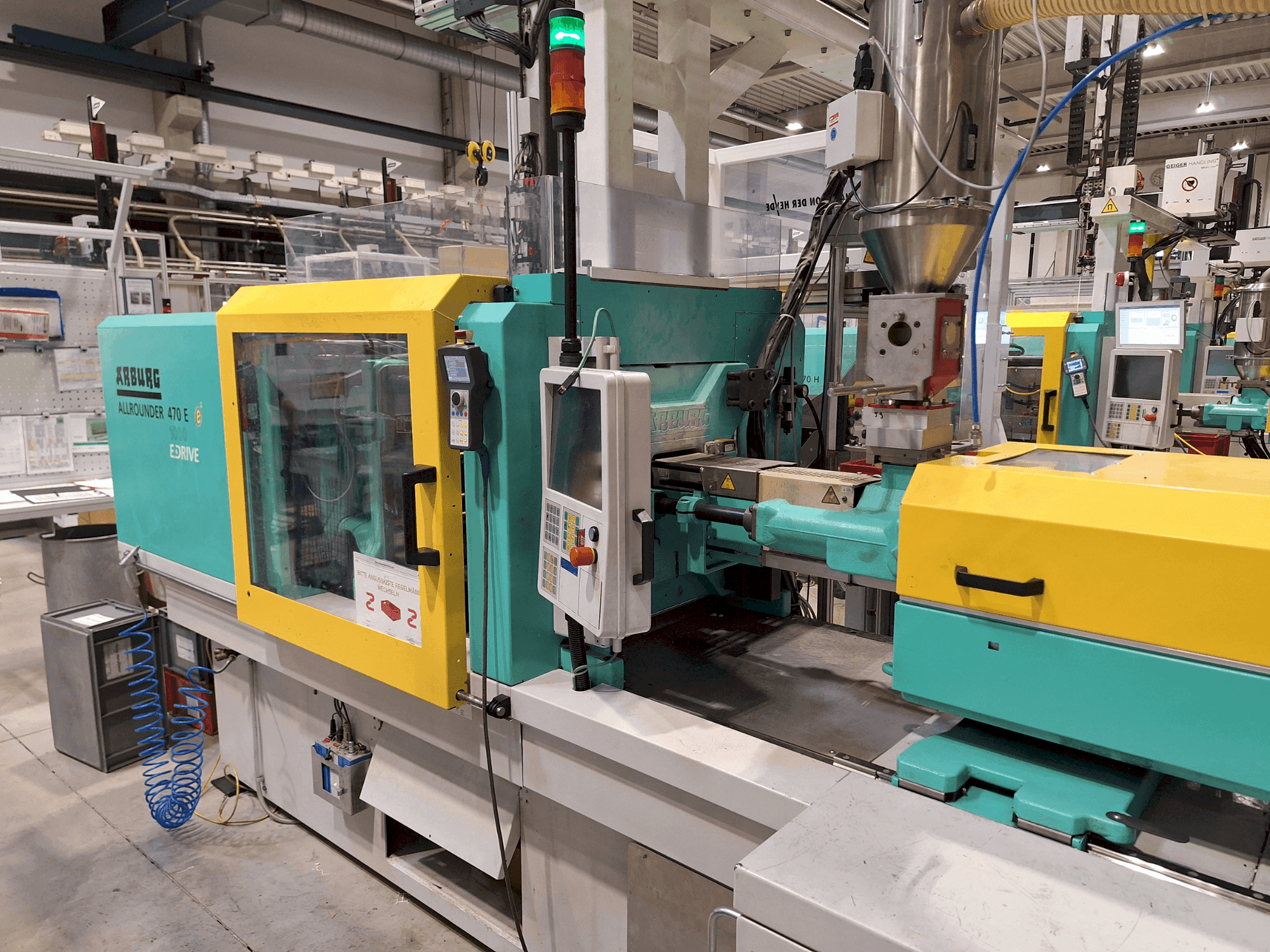 Frontansicht der Arburg 470 E 1000-700 (2011) Maschine