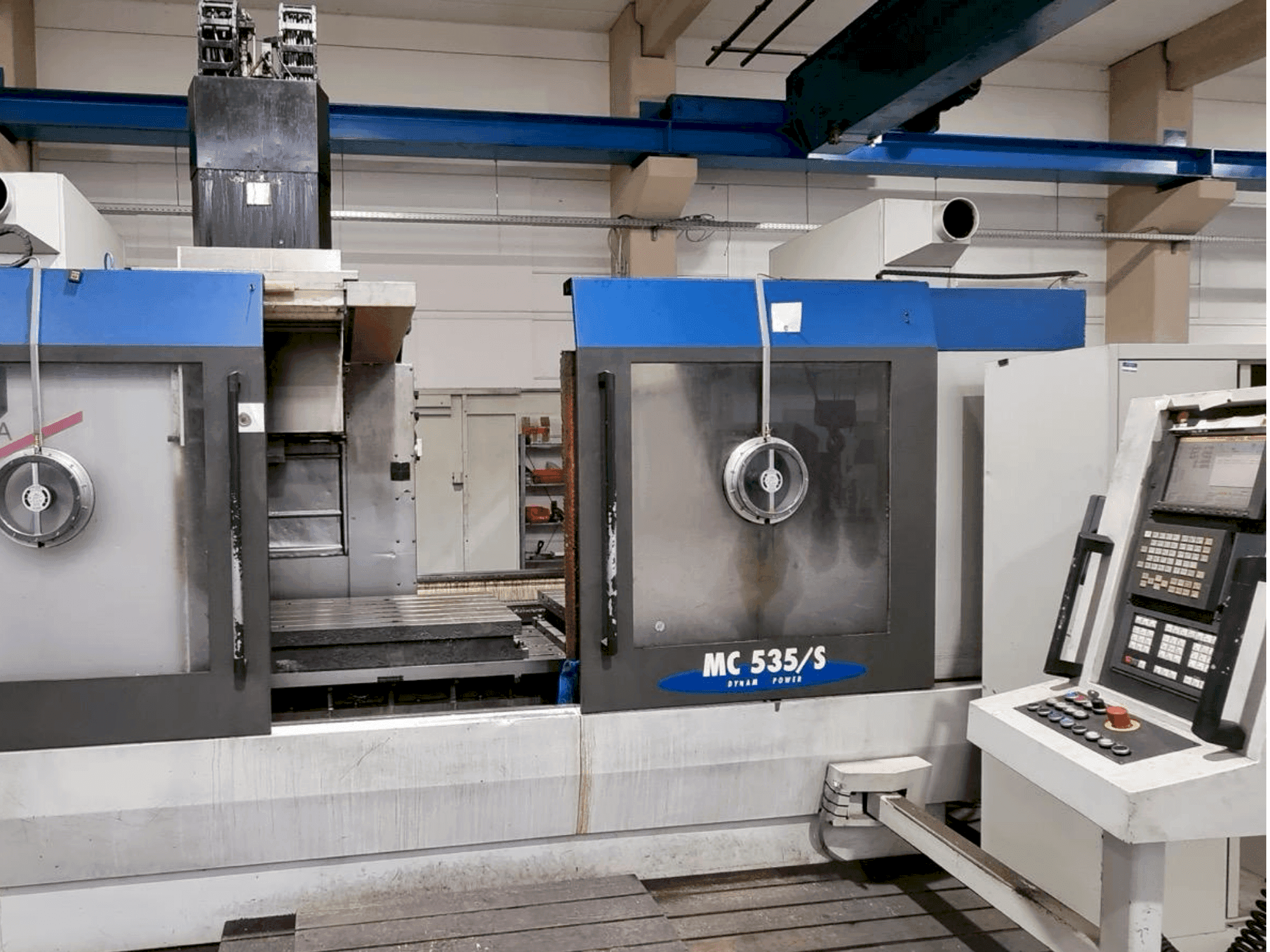 Frontansicht der STAMA MC 535 Maschine