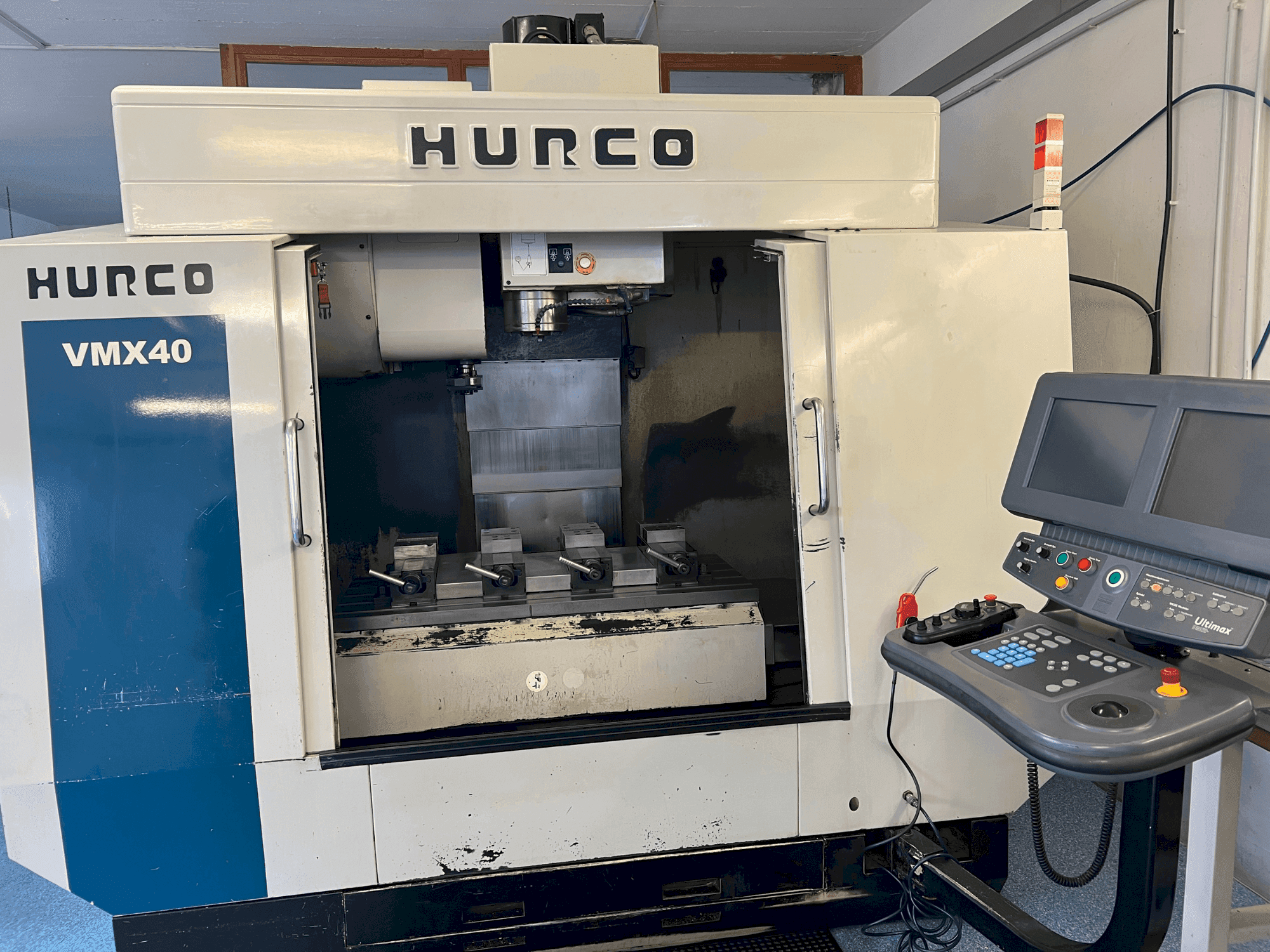 Frontansicht der Hurco VMX40 Maschine