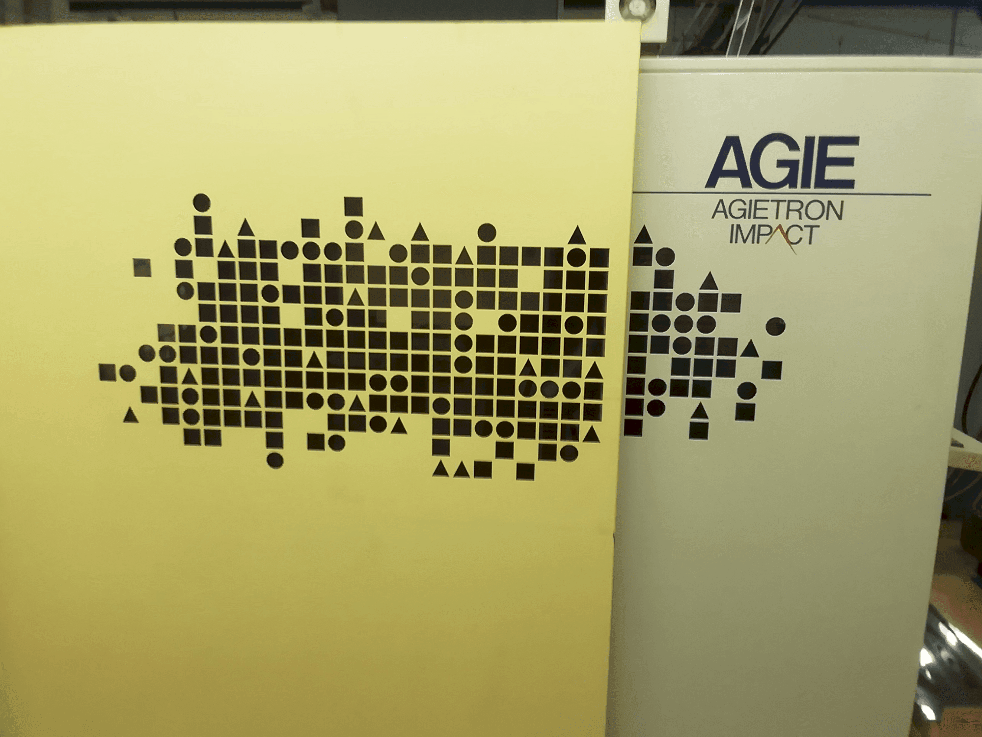 Frontansicht der AGIE Agierten Impact 2 Maschine