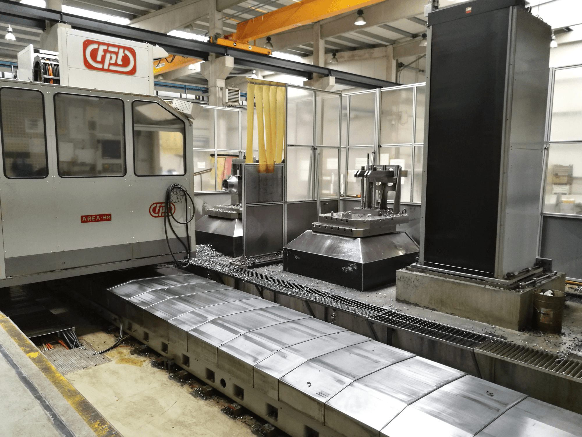 Linke Ansicht der FPT AREA M Maschine