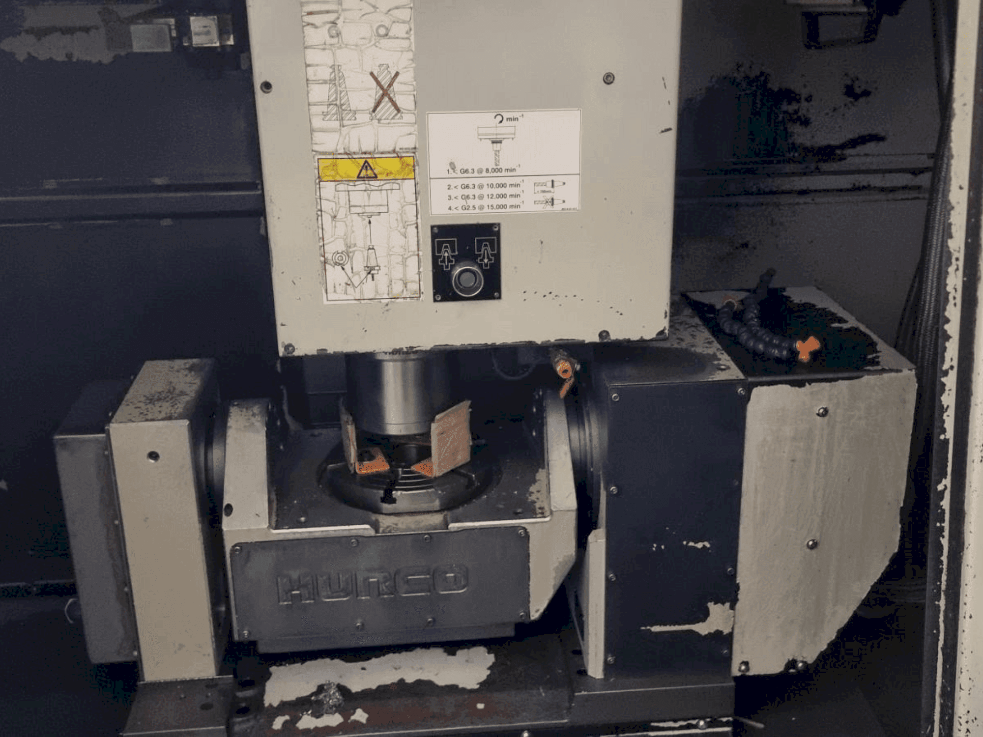 Frontansicht der Hurco VMX 50T Maschine