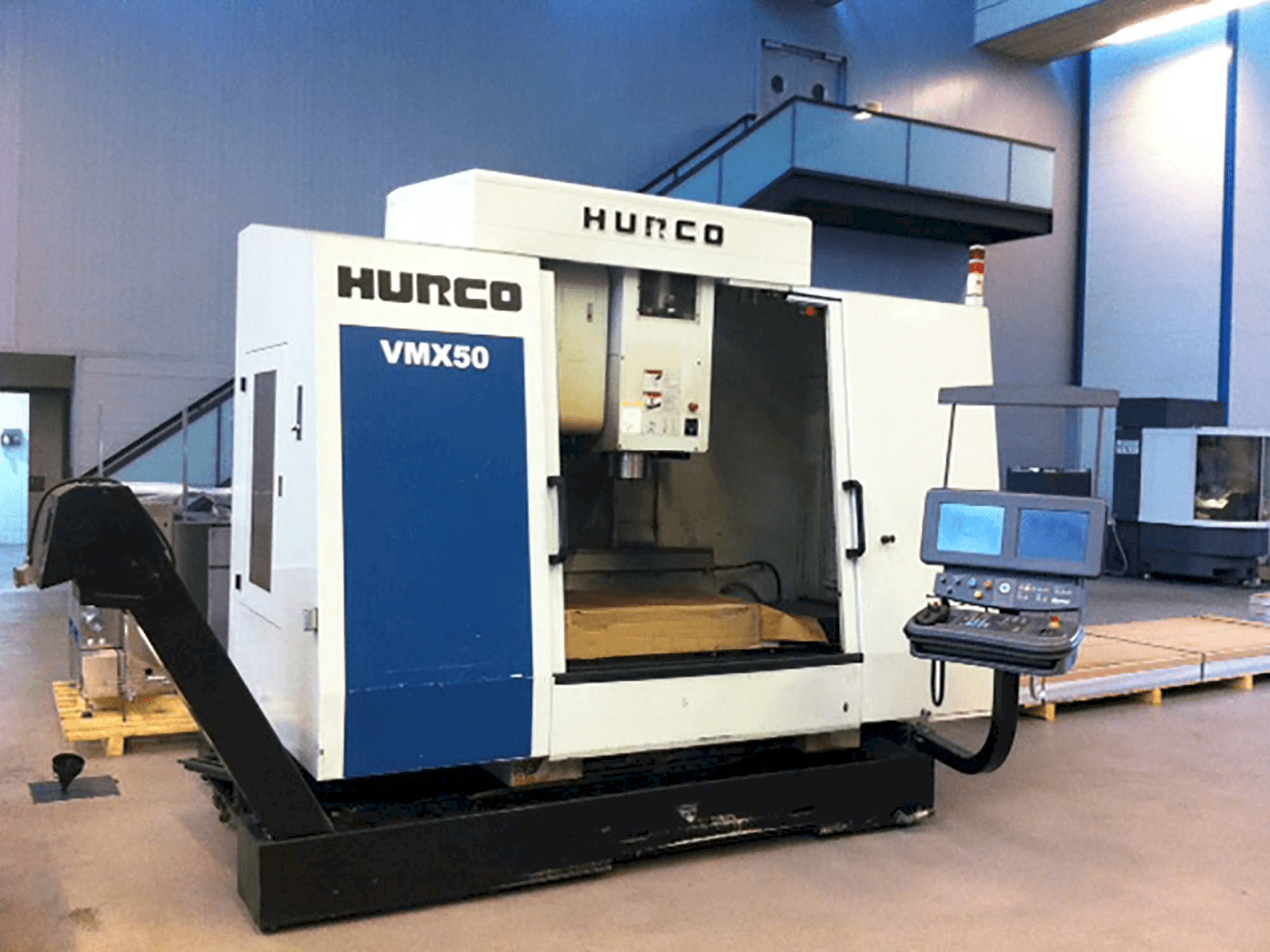 Frontansicht der Hurco VMX 50/40T Maschine