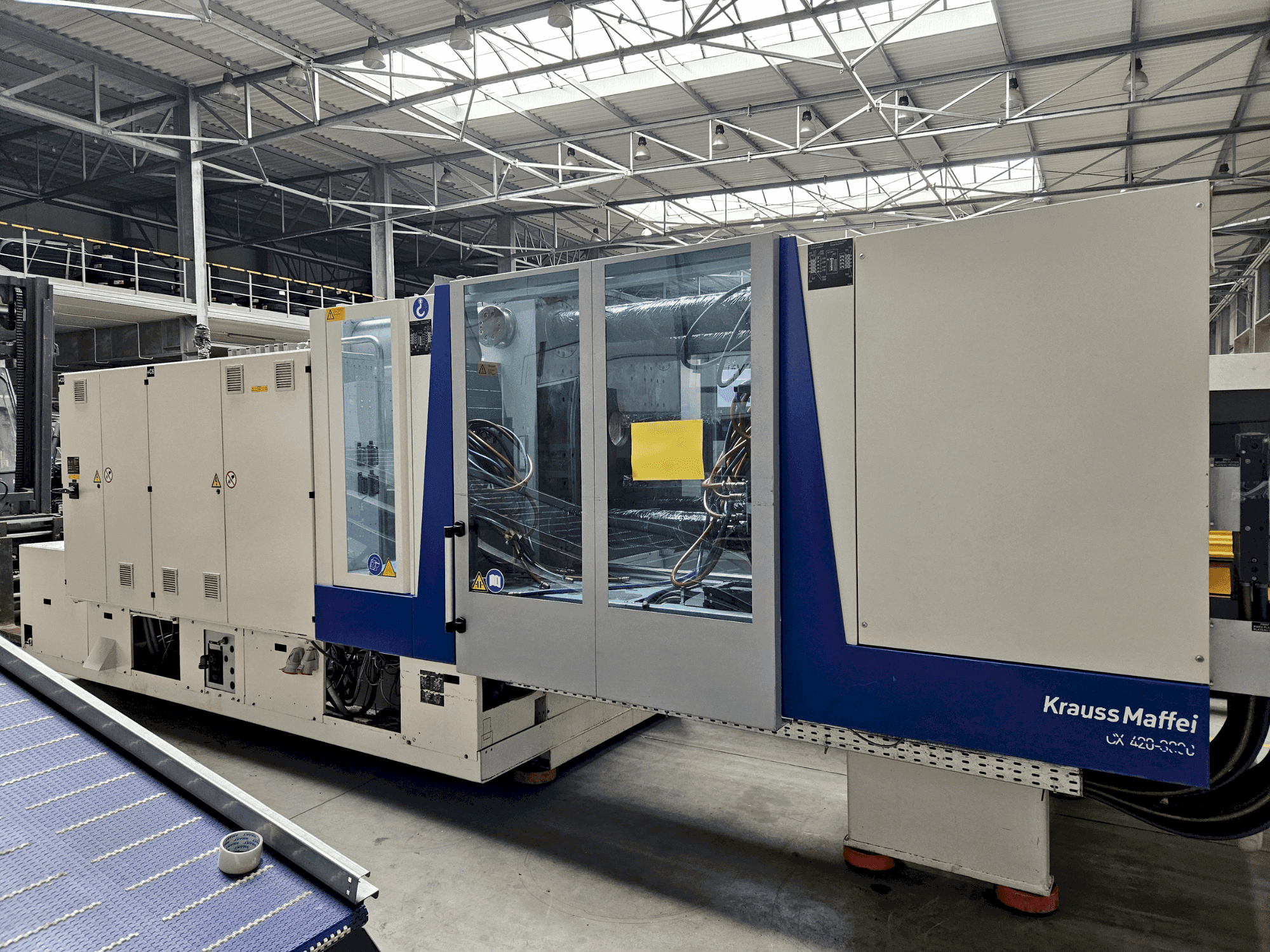 Frontansicht der Krauss Maffei 420-3000 CX Maschine