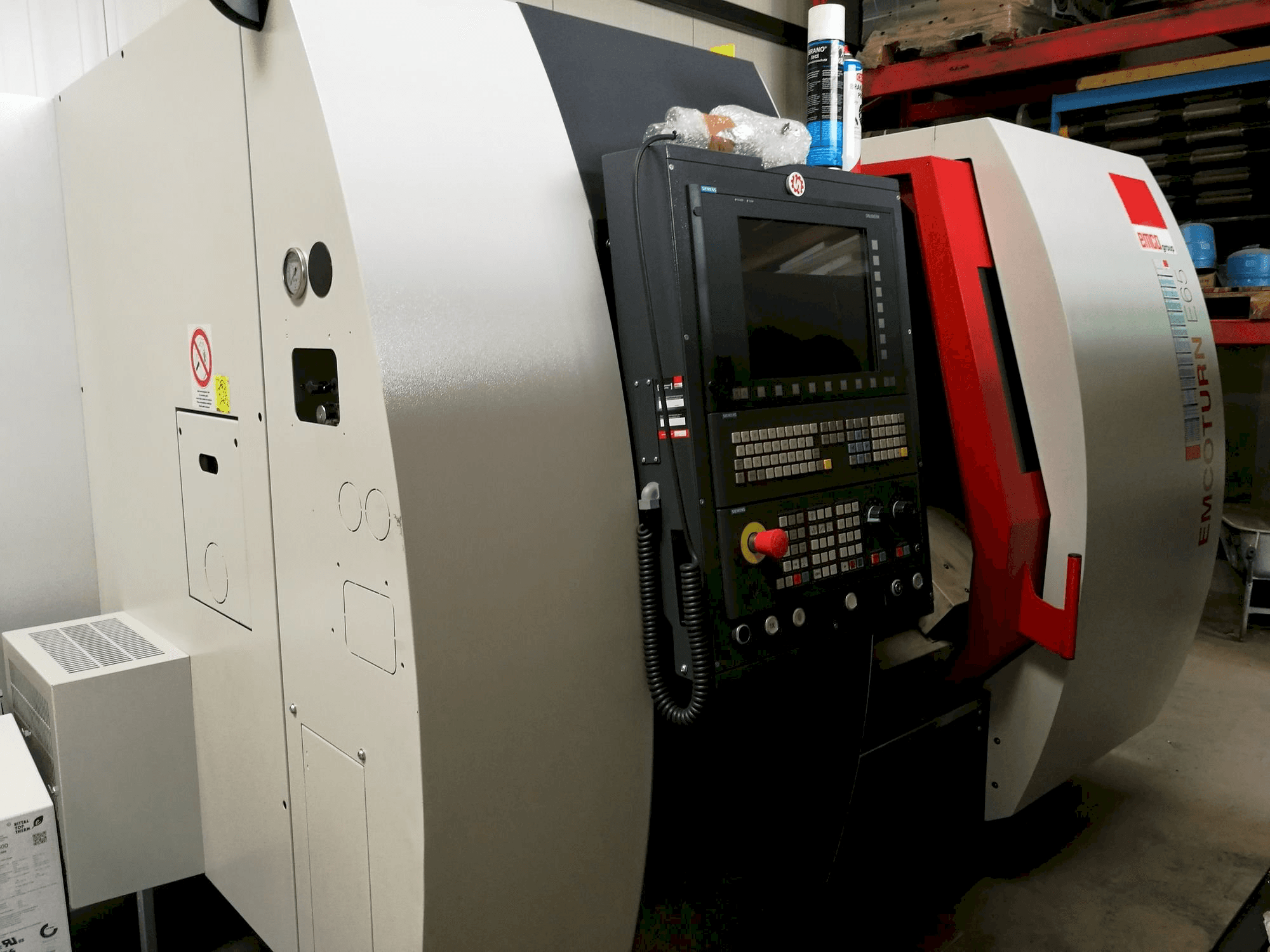 Frontansicht der EMCO Emcoturn E65 Maschine