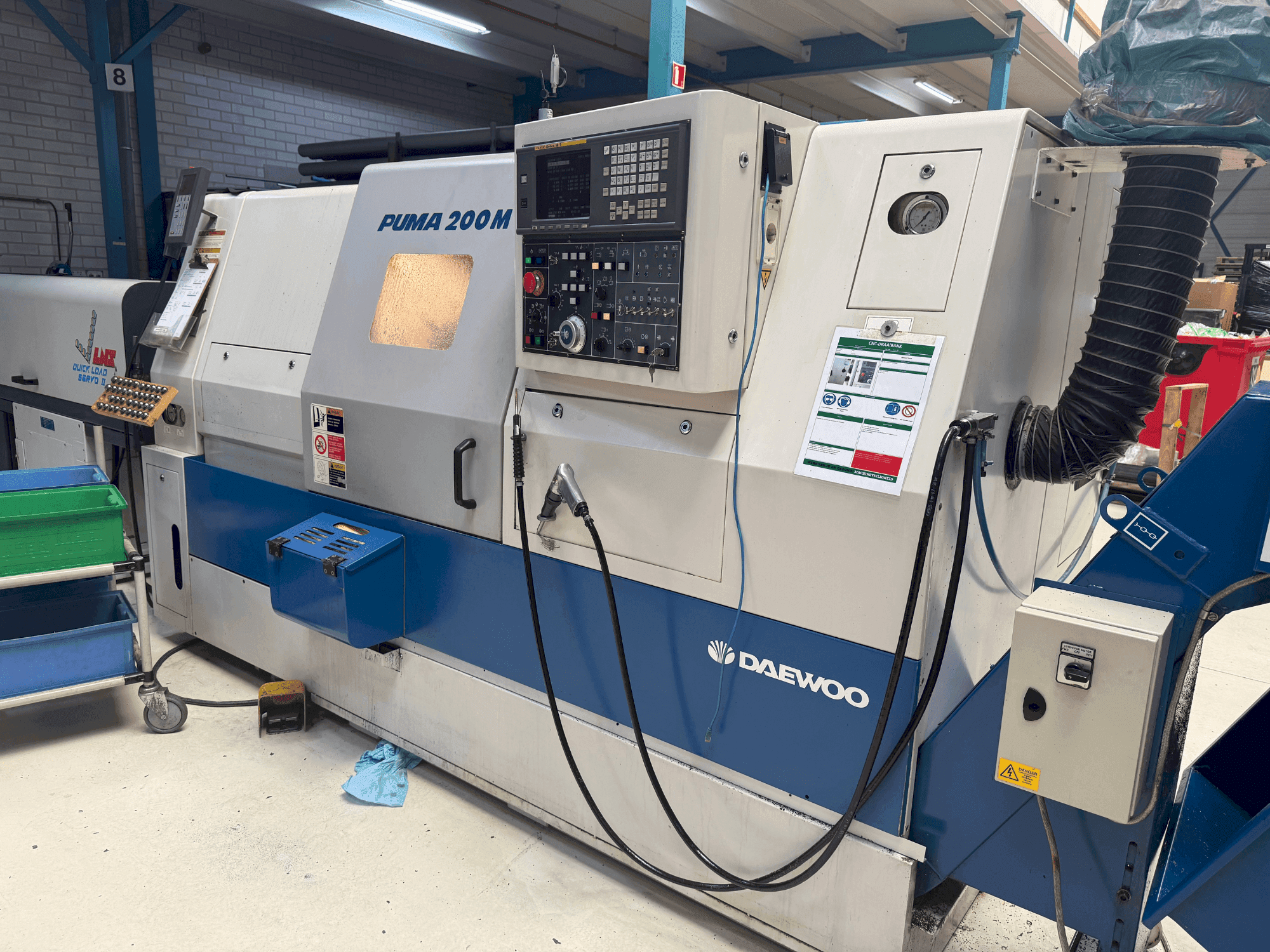 Frontansicht der DAEWOO Puma 200 LMC Maschine