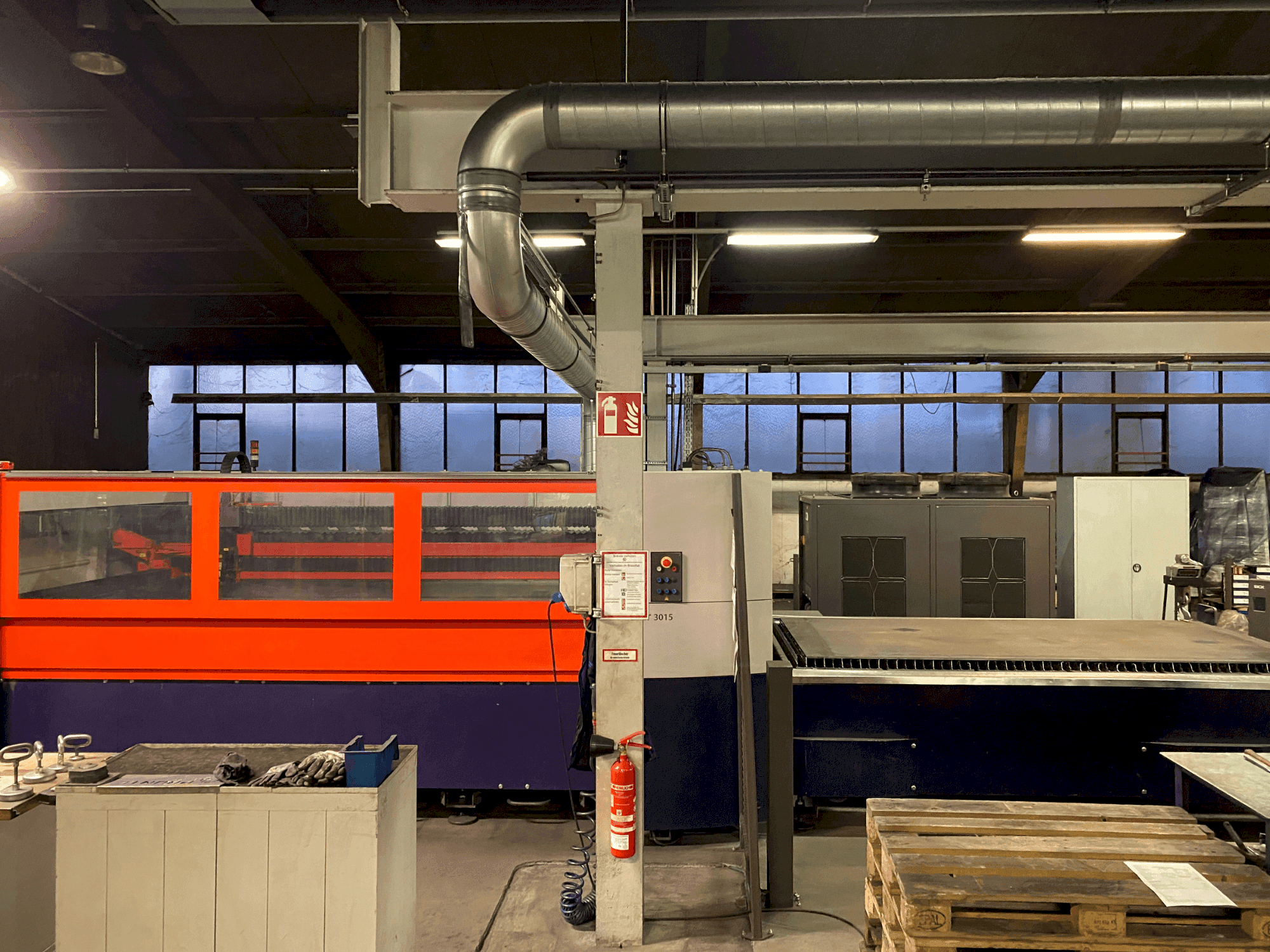 Frontansicht der Bystronic Bystar 3015/4400 Maschine