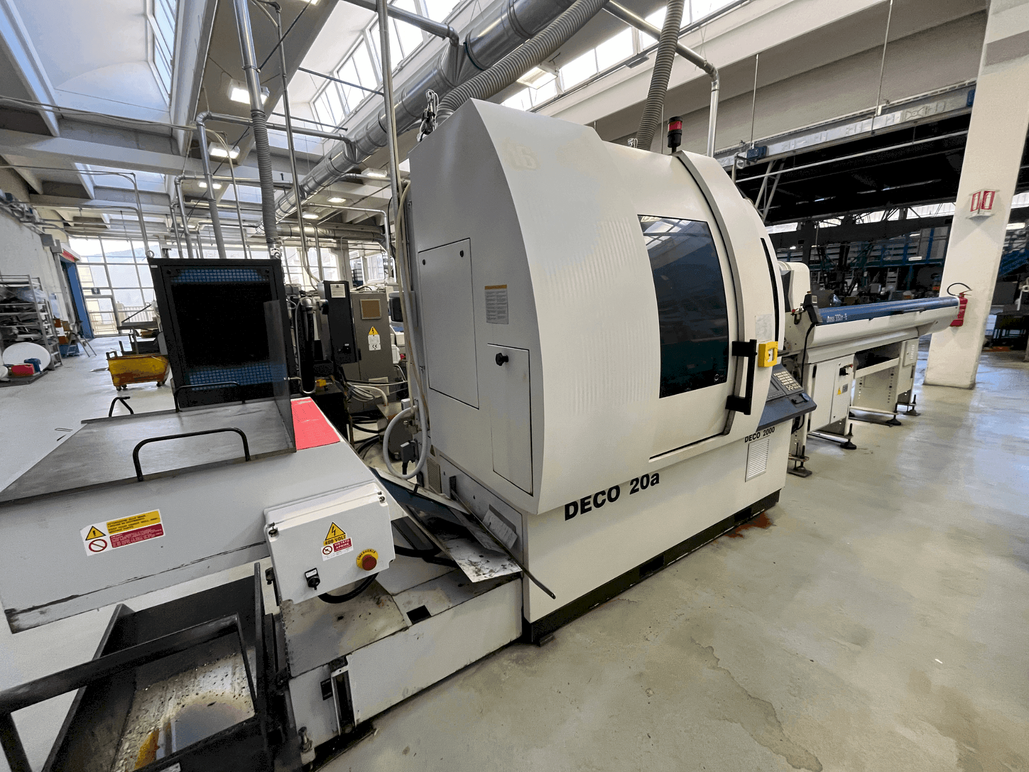 Frontansicht der TORNOS DECO 20A Maschine