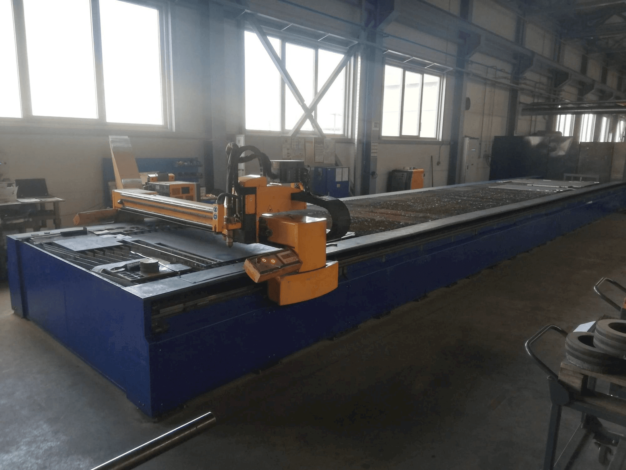 Frontansicht der MicroStep Pls 13501.20 P Maschine