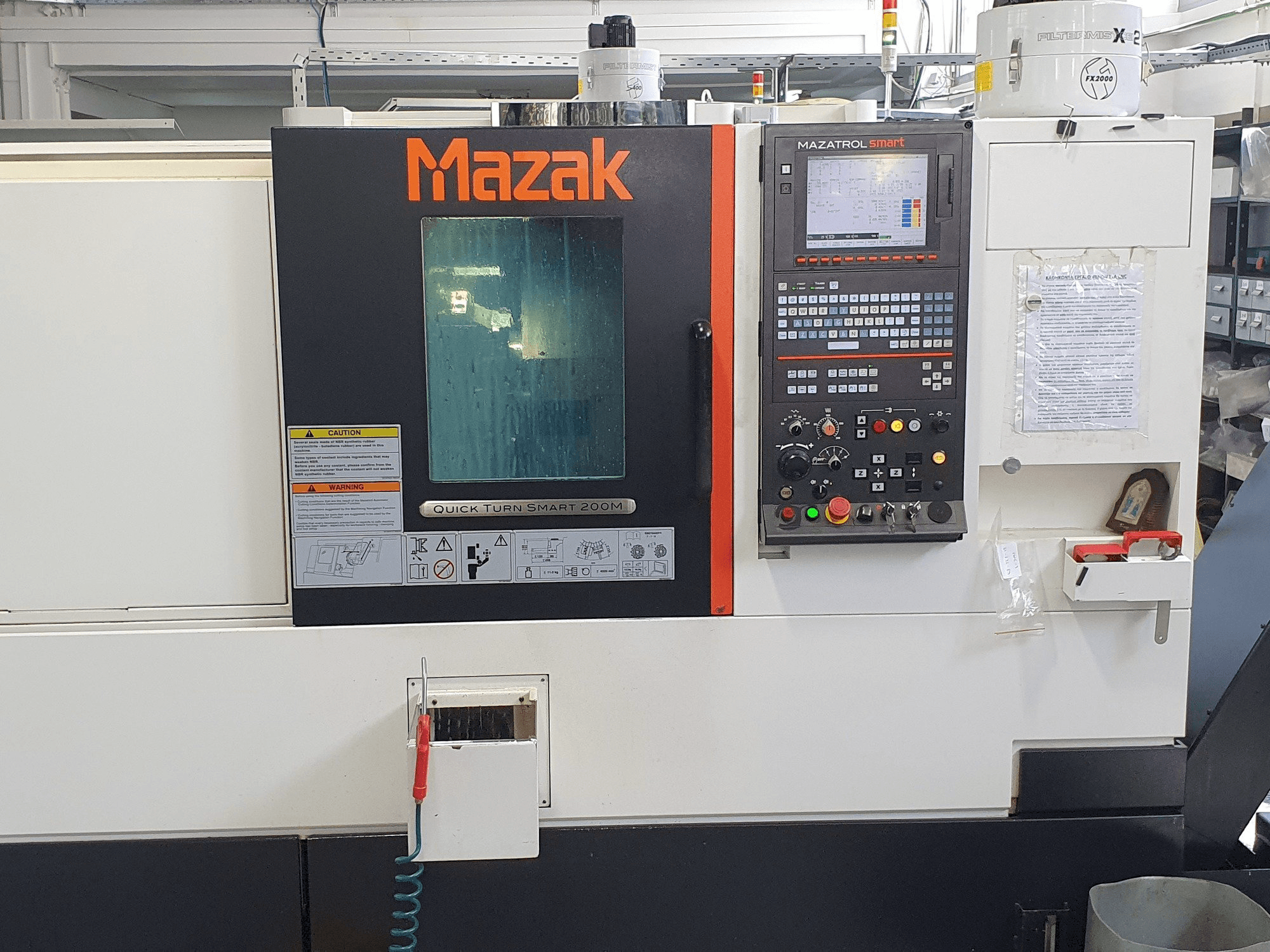 Frontansicht der Mazak QTS200M Maschine