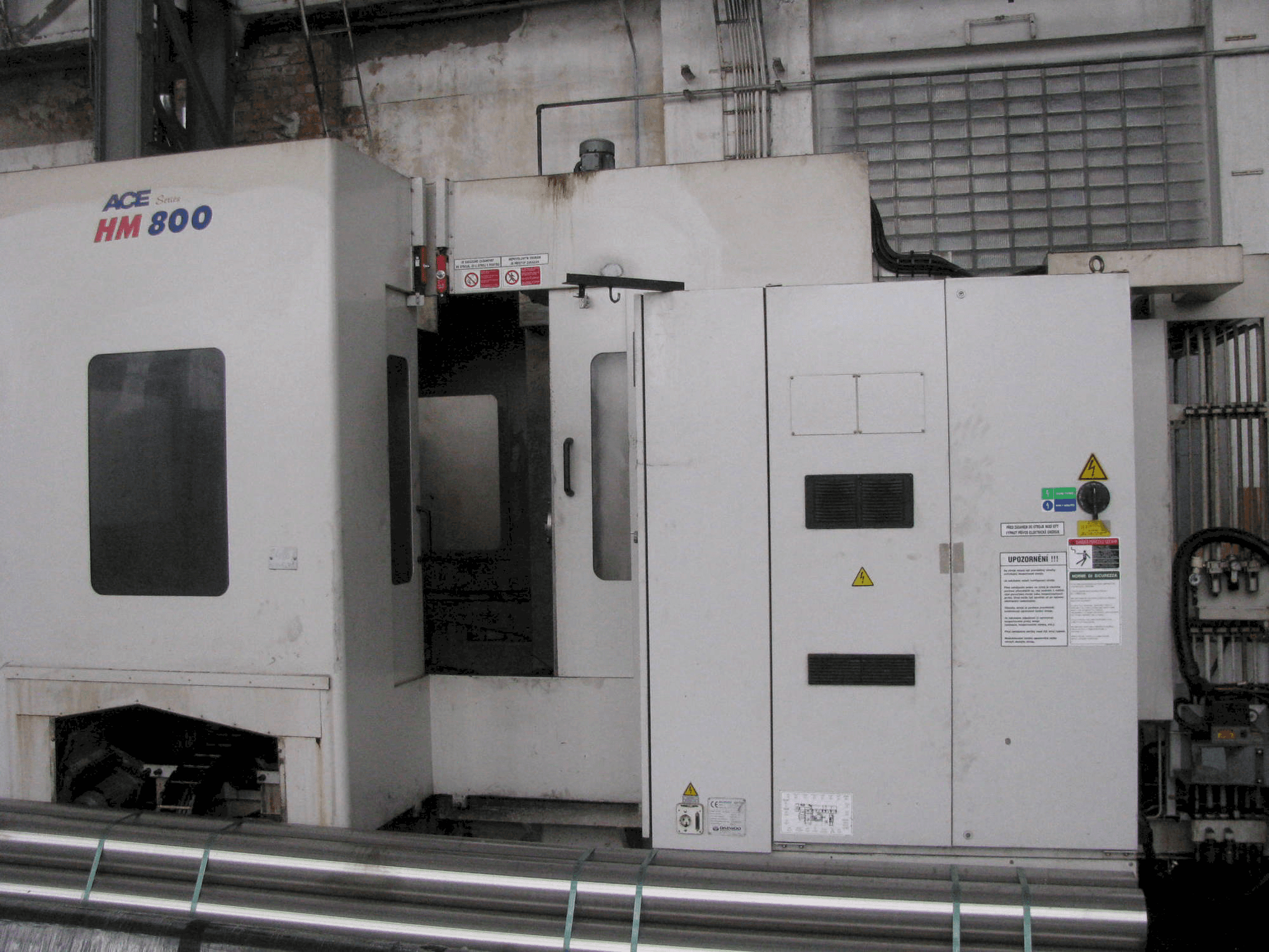 Frontansicht der DAEWOO ACE-HM 800 Maschine