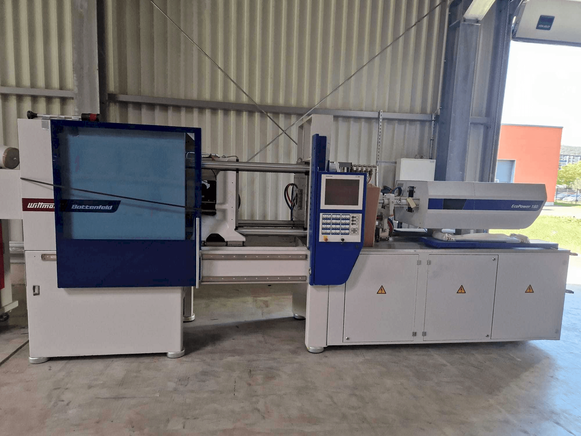 Frontansicht der Battenfeld EcoPower180 Maschine