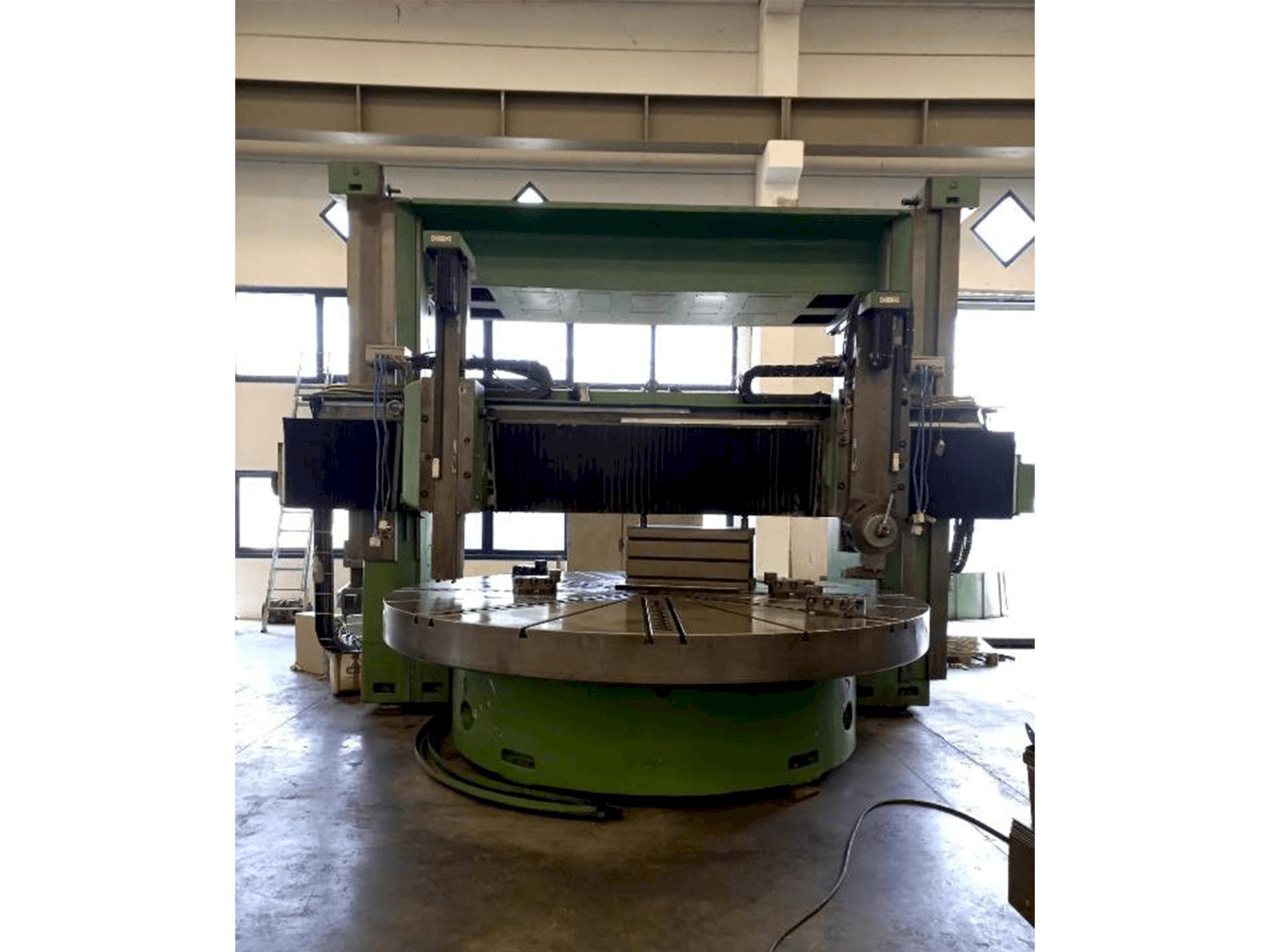 Frontansicht der Titan SC 43 ECS 1400 Maschine