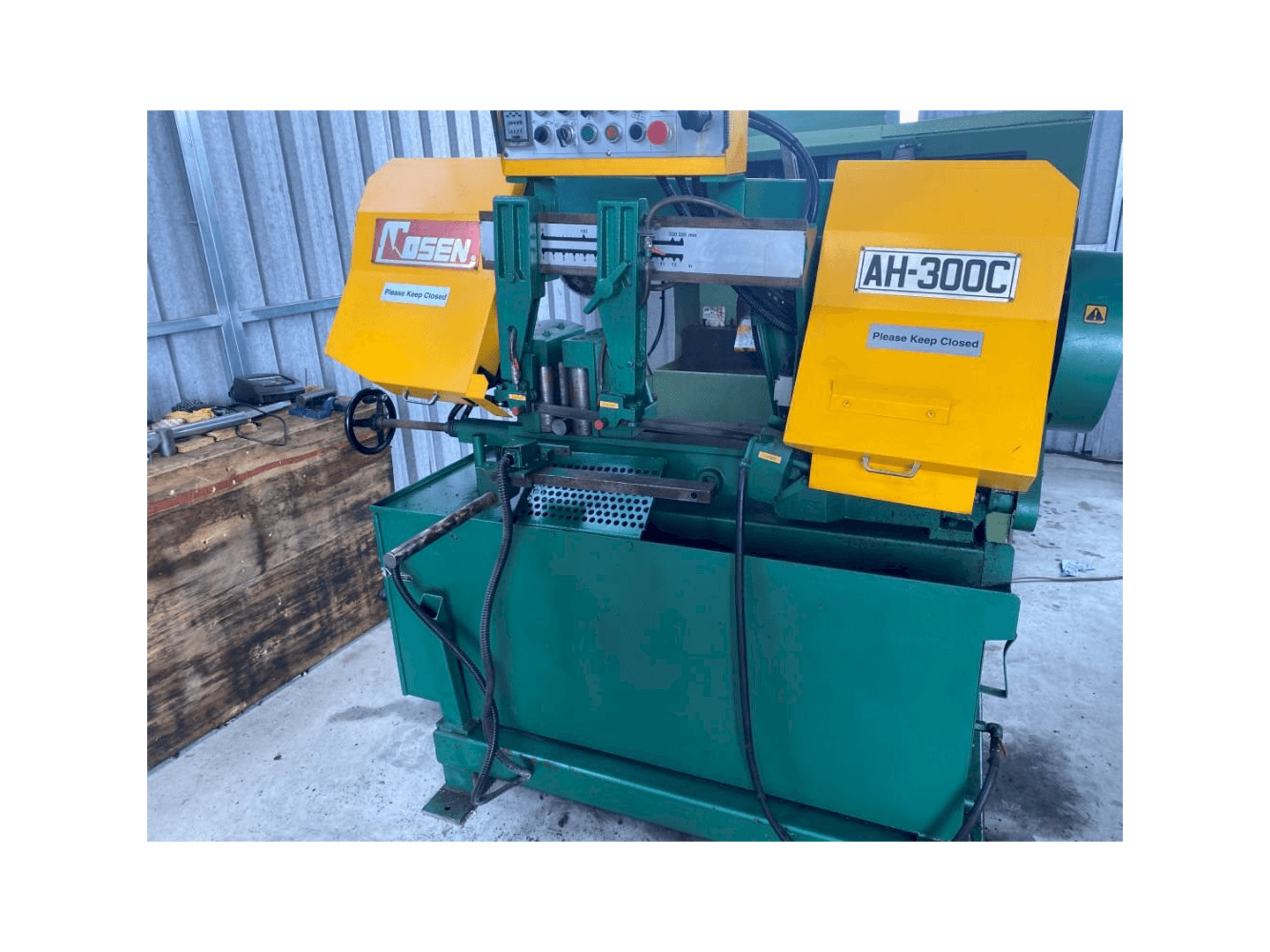 Frontansicht der Cosen AH300C Maschine