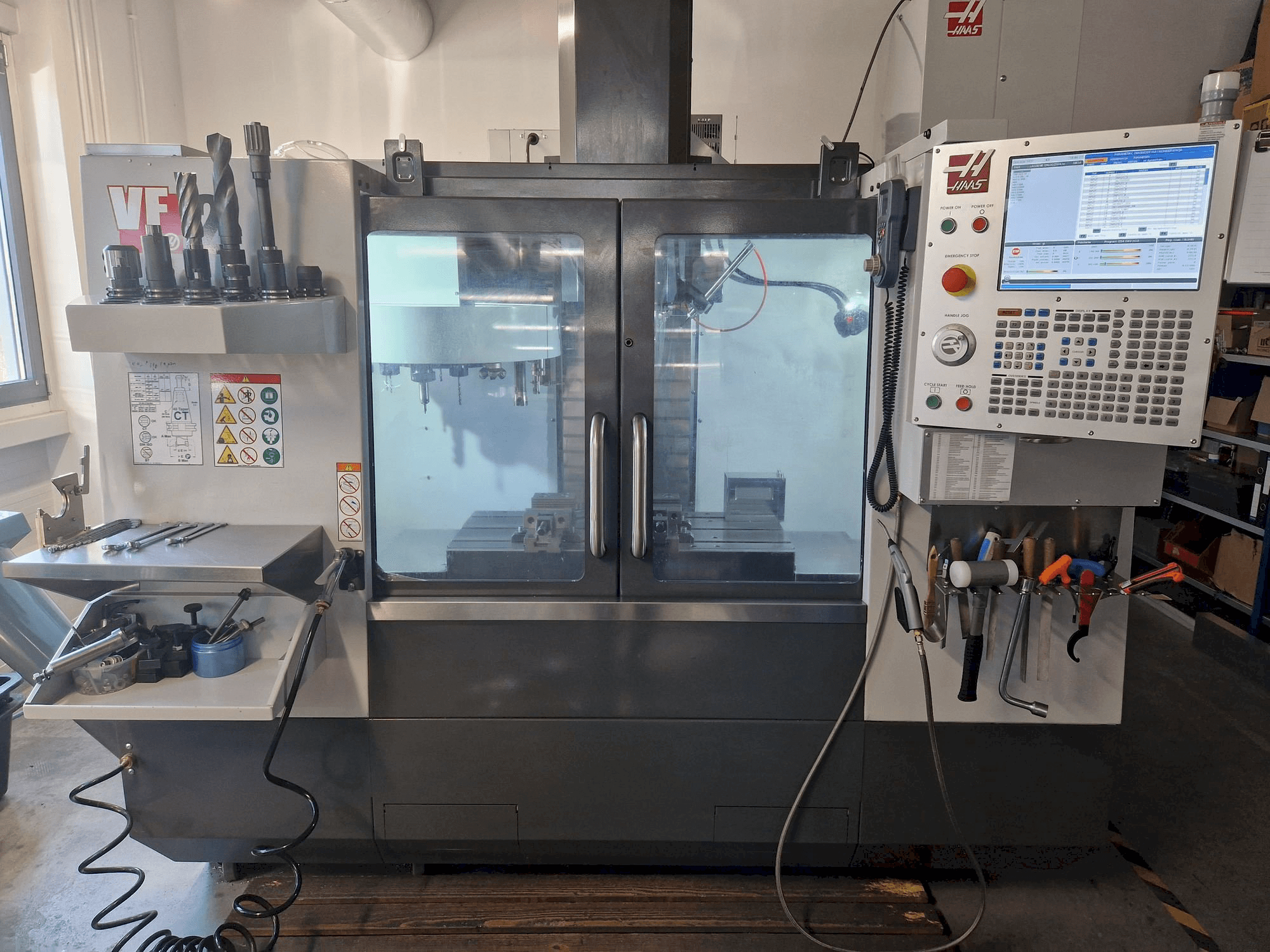 Frontansicht der HAAS VF-2 Maschine
