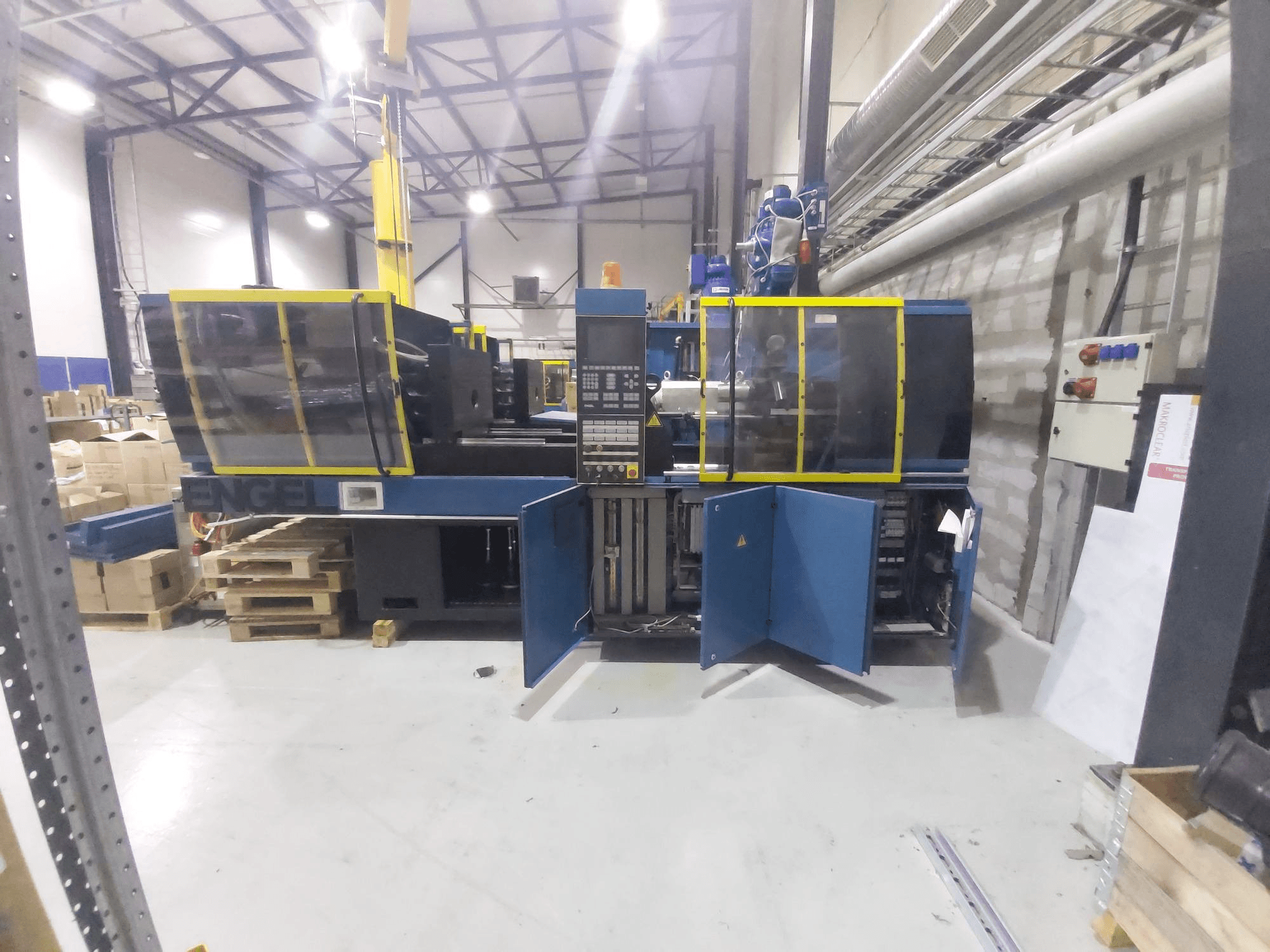 Frontansicht der ENGEL ES 330/80 HL Maschine