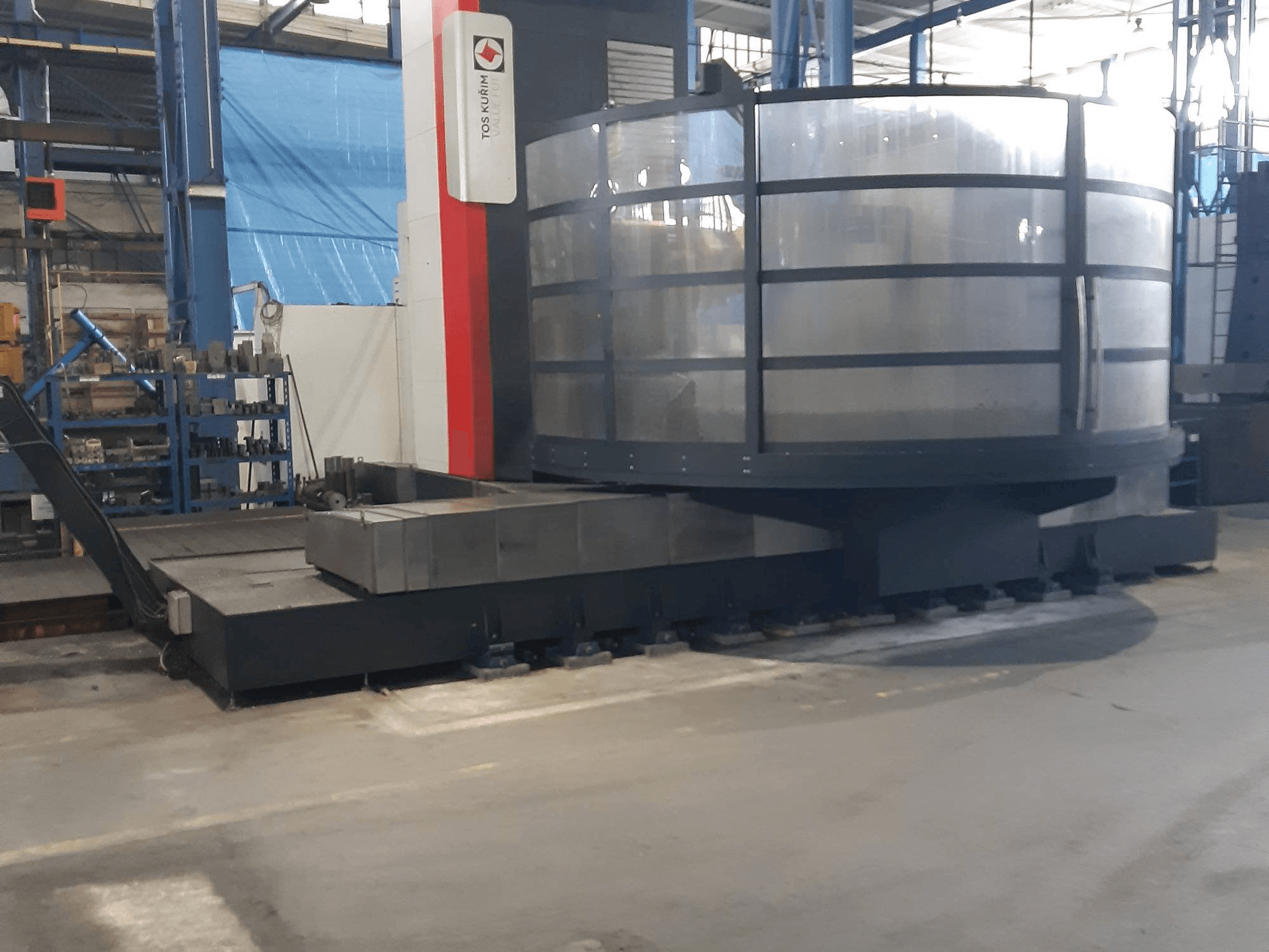 Front view of TOS Kurim FUT 150 machine