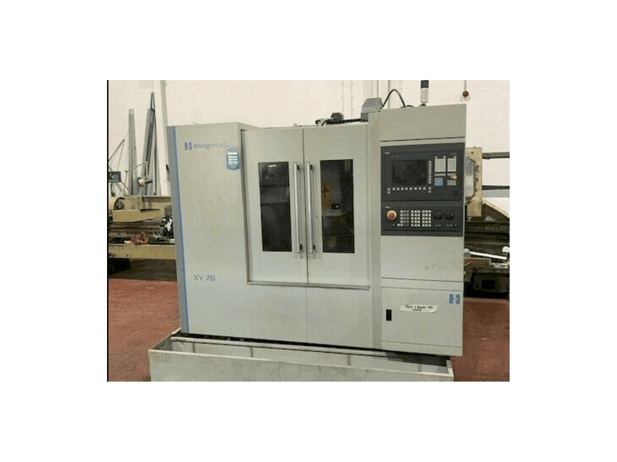 Frontansicht der Bridgeport XV 710 Maschine