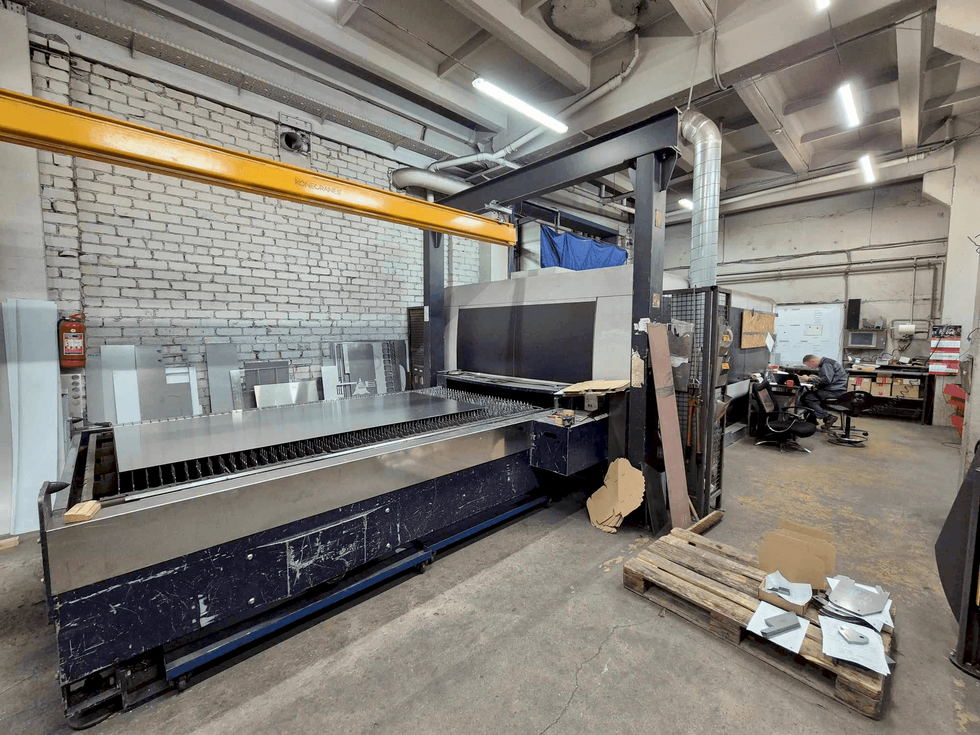 Frontansicht der Bystronic BySprint Fiber 3015 (2012) Maschine