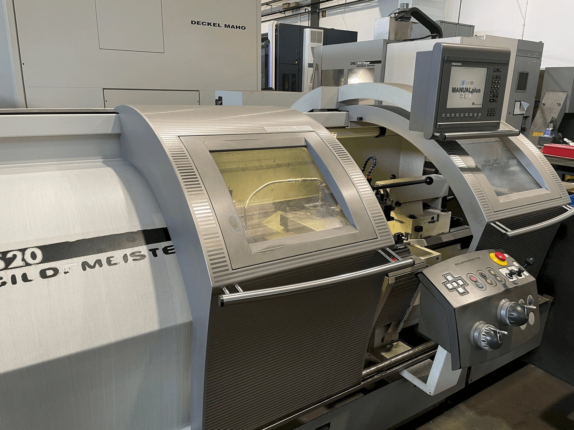 Frontansicht der Gildemeister NEF 520 Maschine