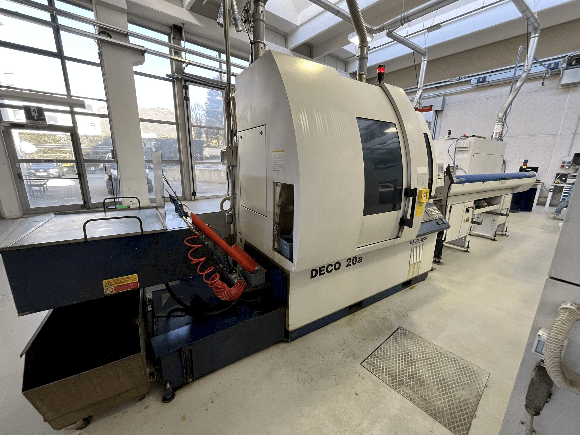 Frontansicht der TORNOS DECO 20A Maschine