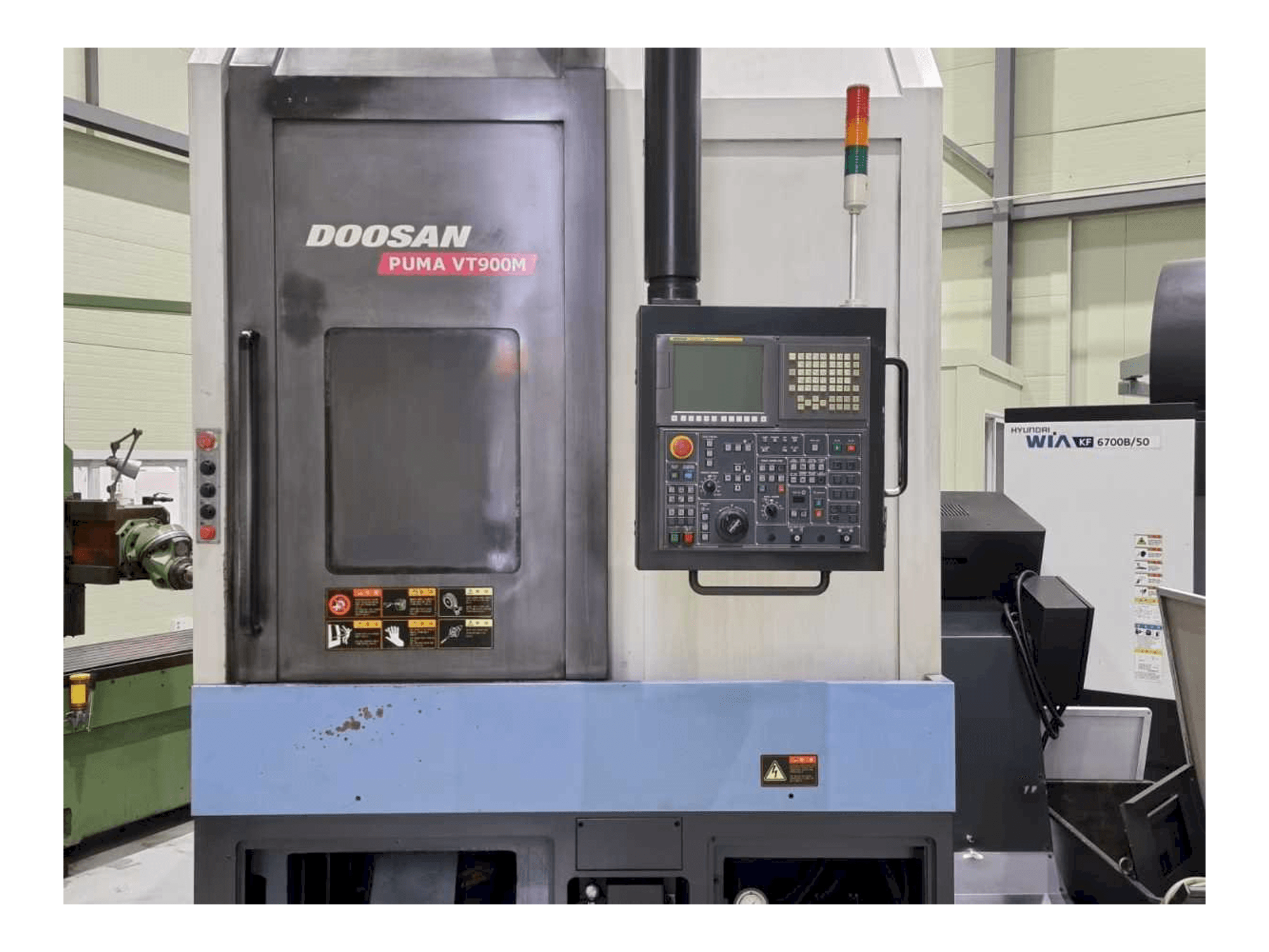Front view of Doosan PUMA VT900M machine