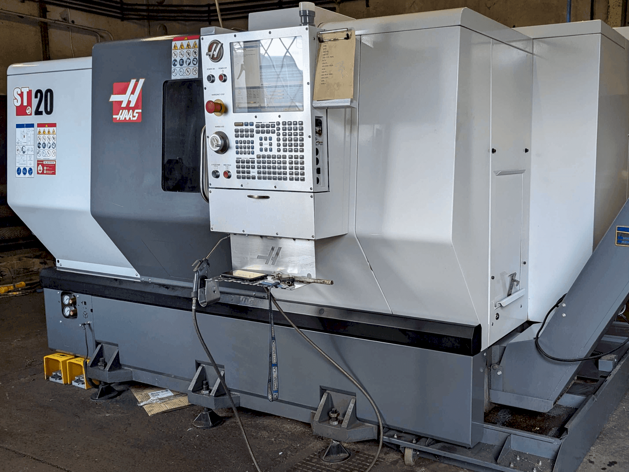 Frontansicht der HAAS ST-20 Maschine
