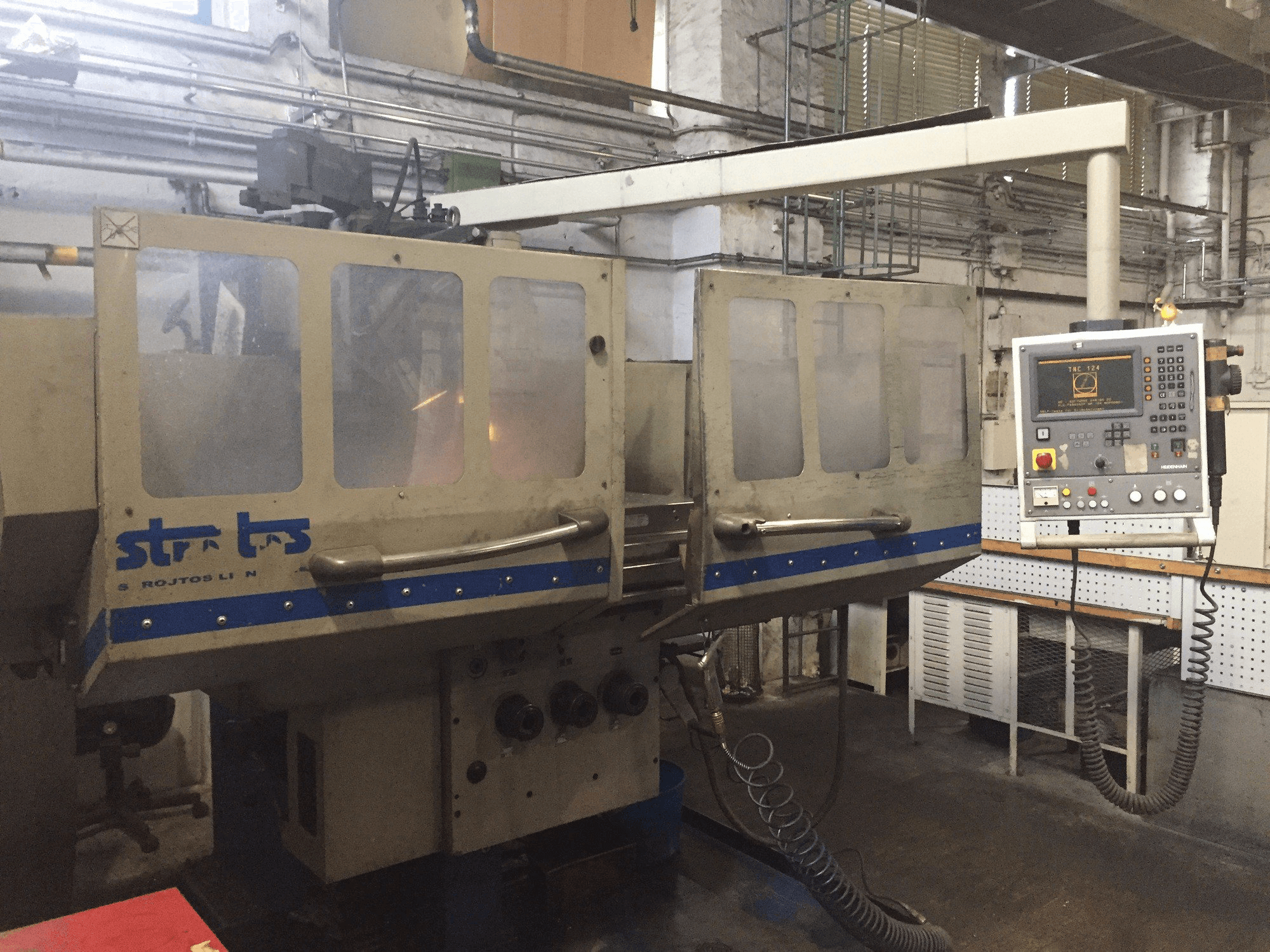 Frontansicht der Strojtos FGS 63 NCP Maschine