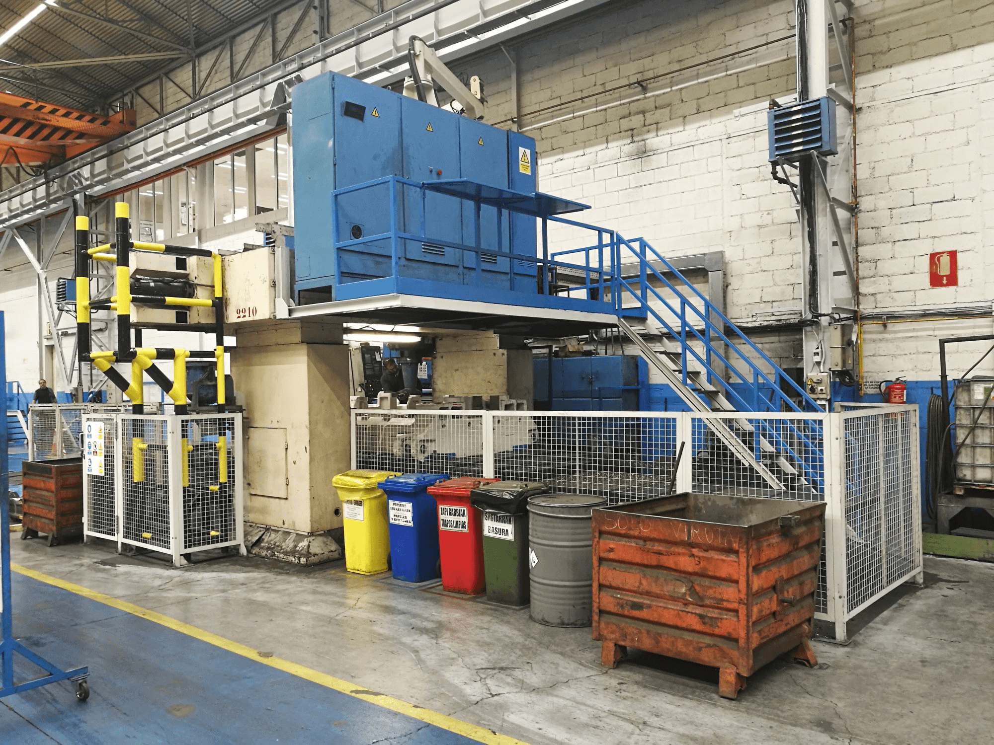 Linke Ansicht der DYE FPF-2-C-N/C Maschine