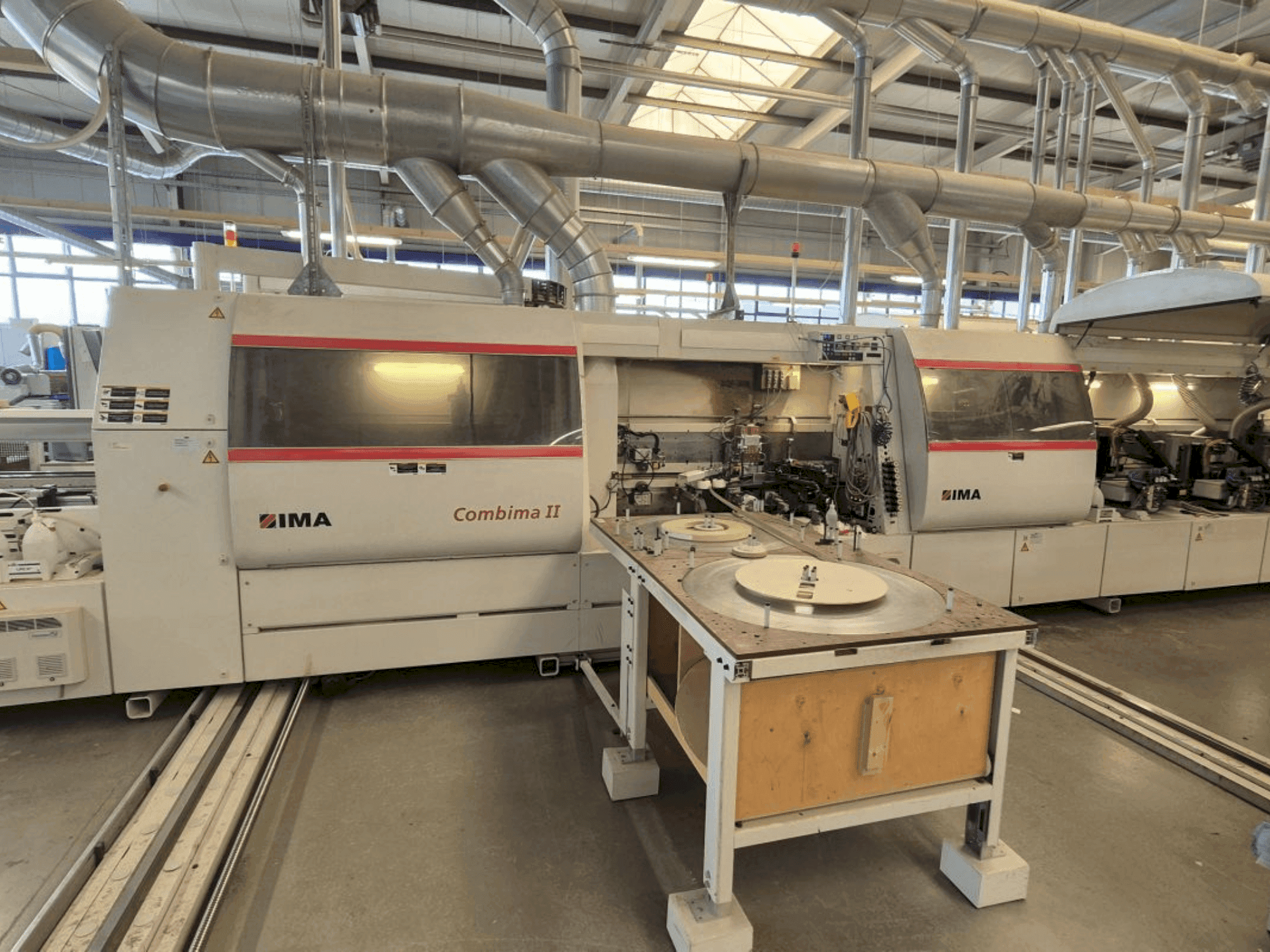 Frontansicht der IMA Combima/II/390/B/L12 Maschine