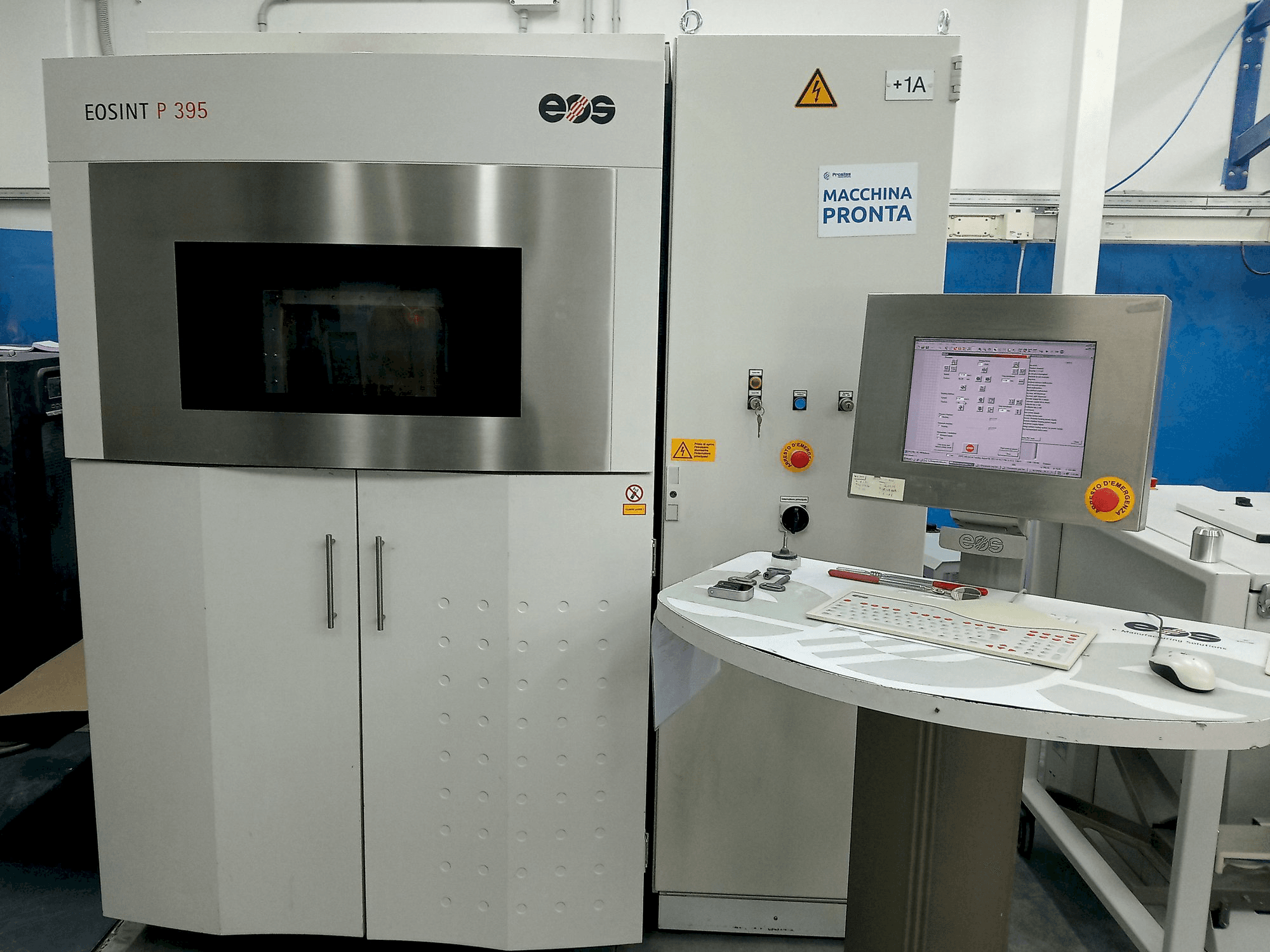 Frontansicht der EOS Eosint P395 Maschine