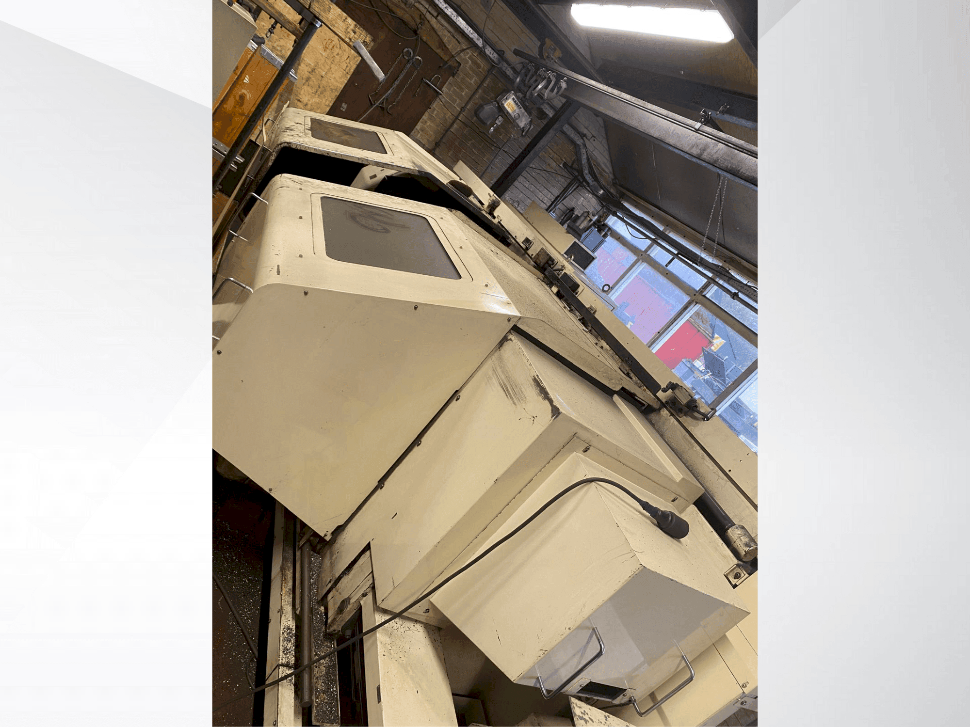 Frontansicht der Okuma LH35-N Maschine