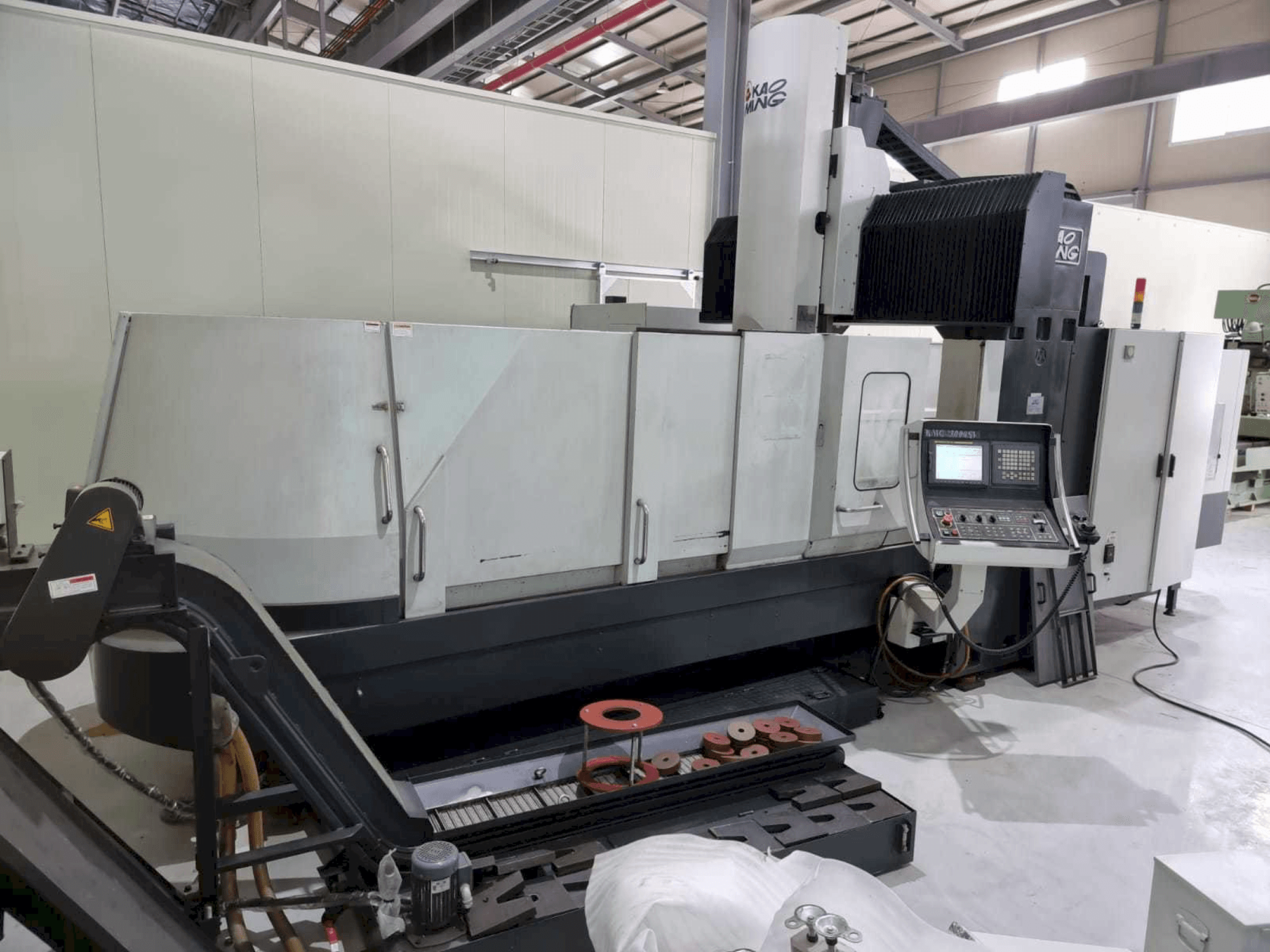 Frontansicht der KAOMING KMC-3000SV Maschine