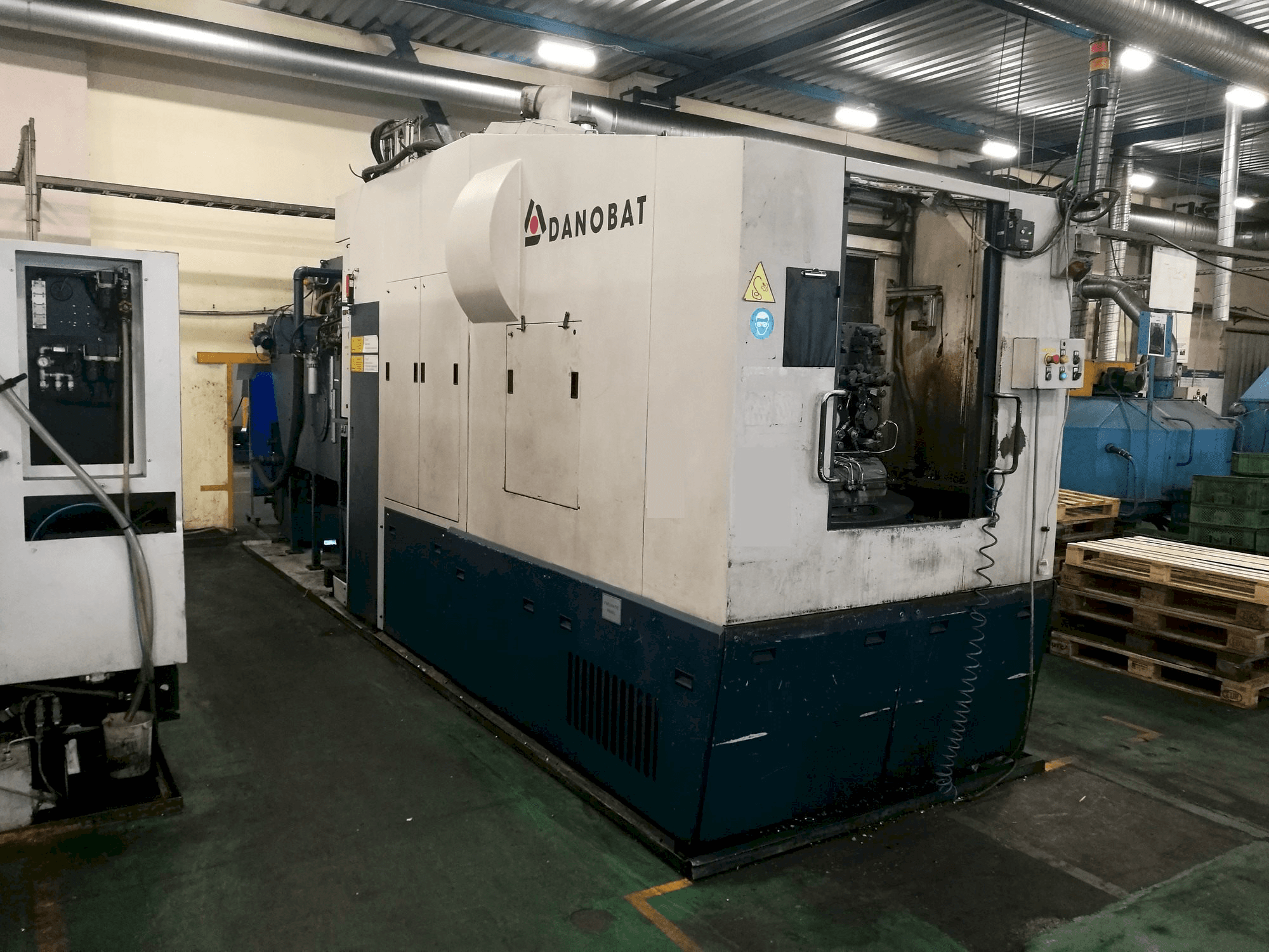 Frontansicht der DANOBAT DS 500 - HS Maschine