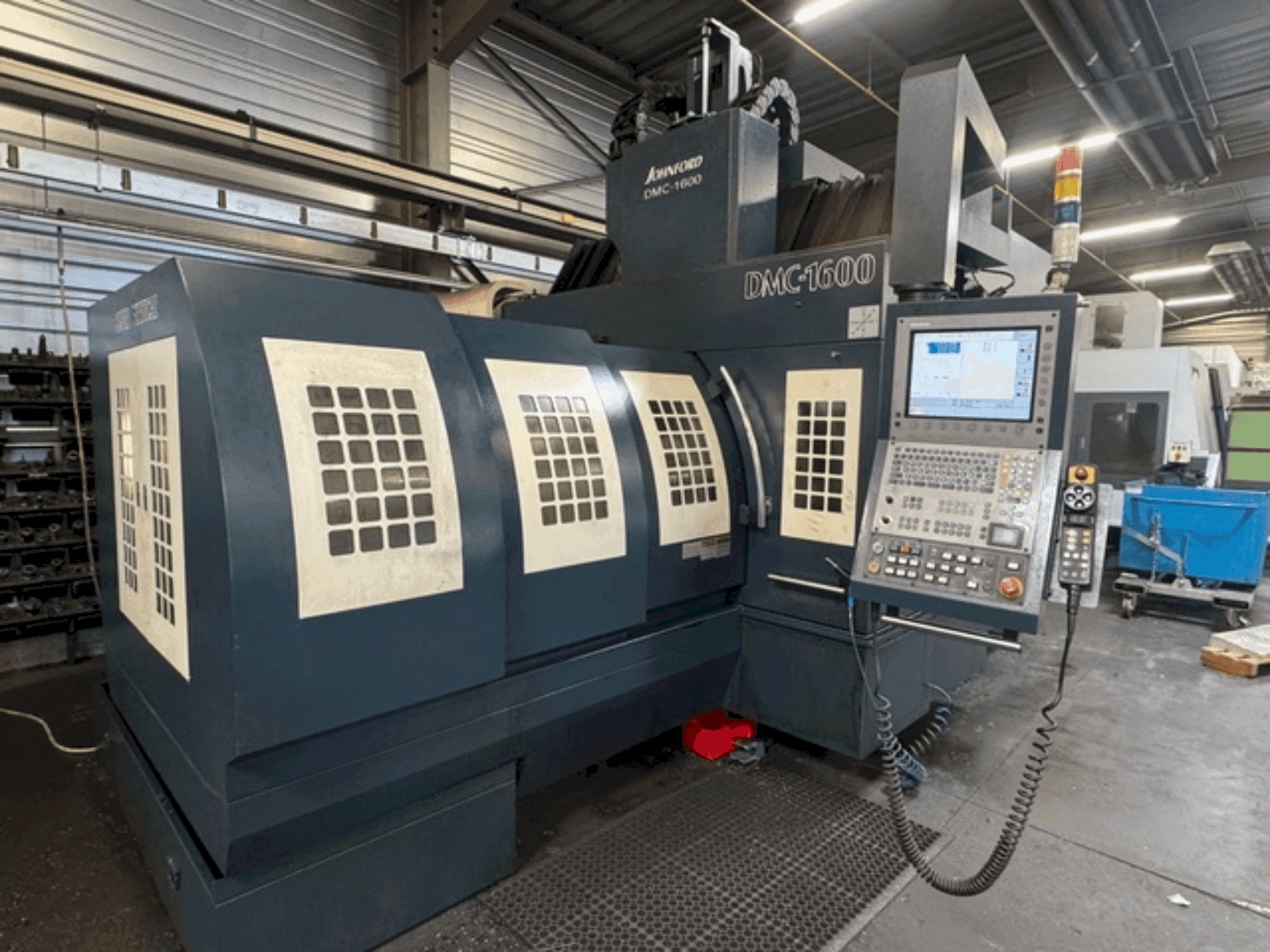 Frontansicht der Johnford DMC-1600 Maschine